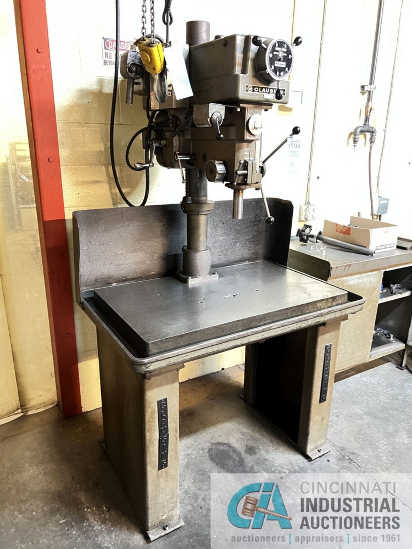 20" CLAUSING MODEL 2285 DRILL PRESS; S/N 514391, 40" X 22" TABLE, SPINDLE SPEEDS: 150-2,000 RPM ** - Image 2 of 6