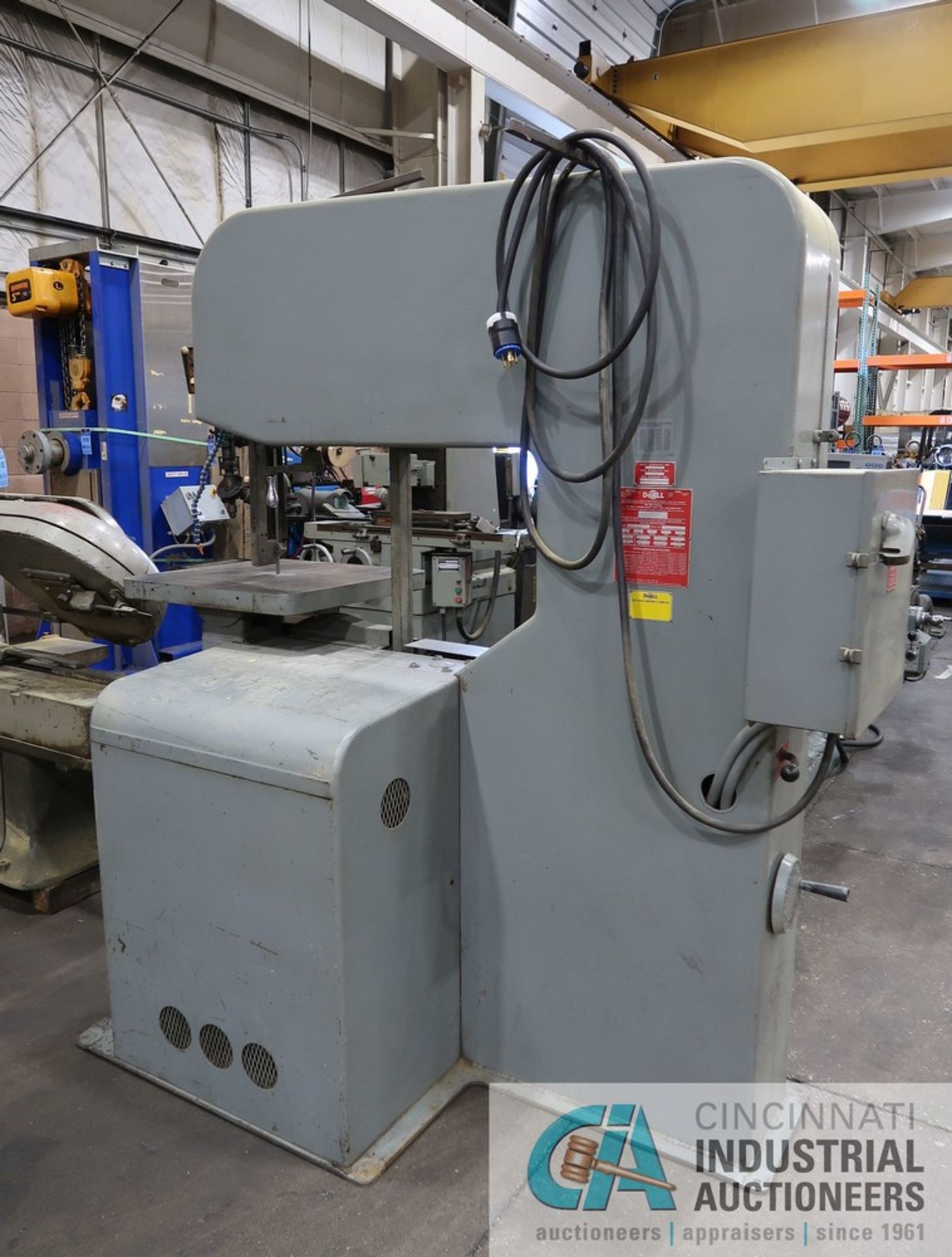 36" DOALL MODEL 3613-0 VERTICAL BANDSAW; S/N 278-73422, WITH BLADE WELDER, 3-PHASE, 220 VOLTS - Image 2 of 5