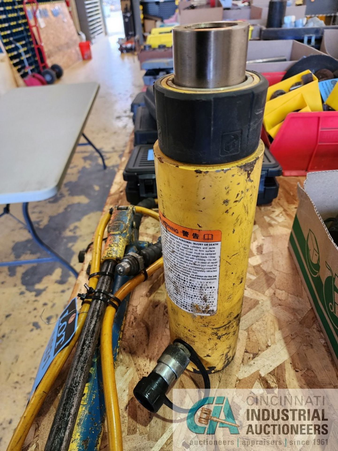 (LOT) ENERPAC HYDRUALIC HAND JACK WITH JACK - Image 2 of 3