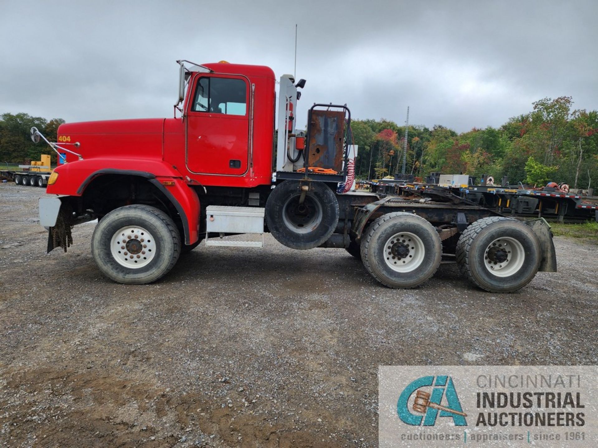 1992 FREIGHTLINER 6X6 MODEL M916-A1 MILITARY TRUCK; VIN 1FUCMZY86NP357797, WITH WINCH SYSTEM, - Image 2 of 30