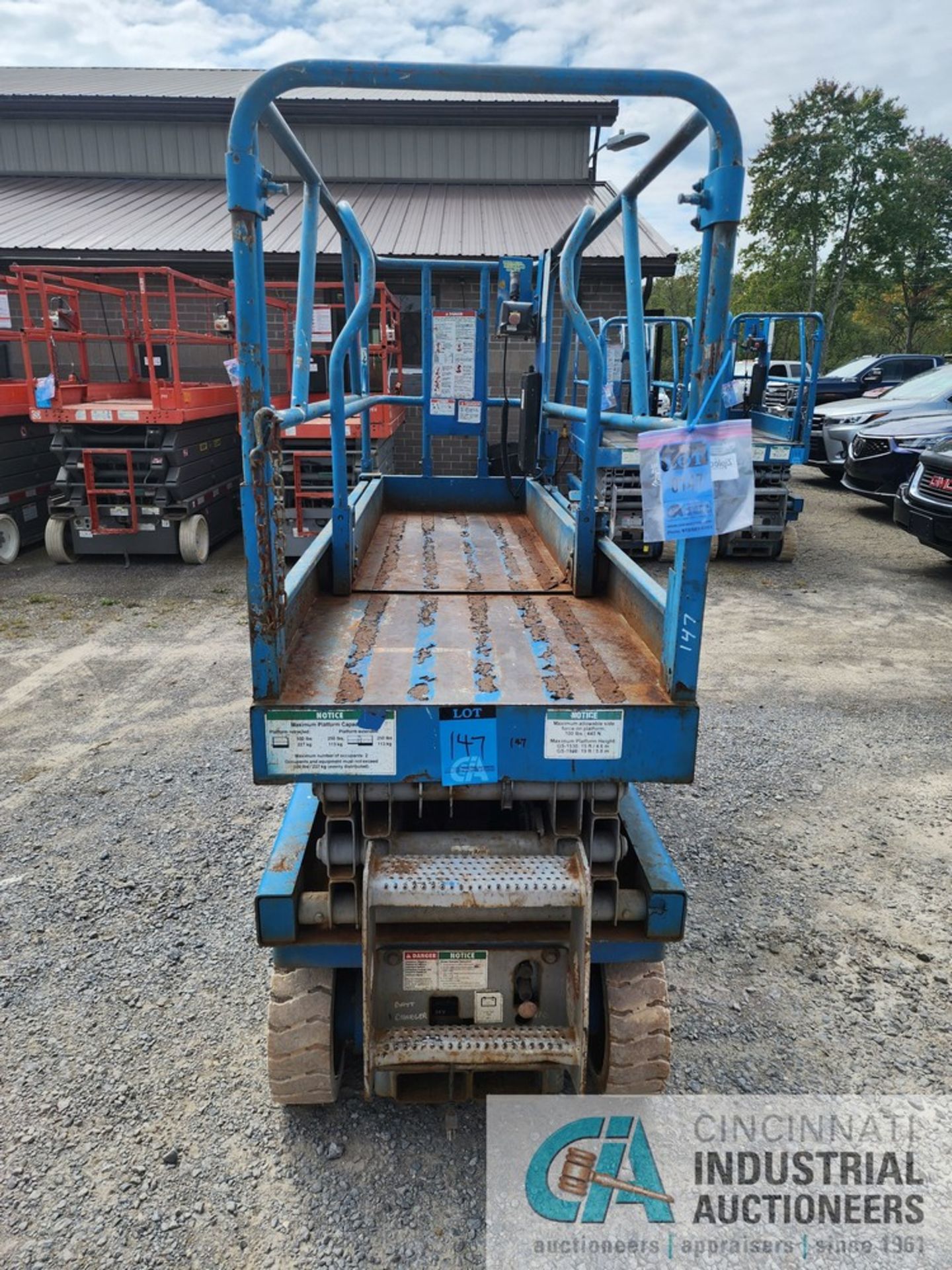 GENIE MODEL GS2032 ELECTRIC SCISSOR LIFT, 32' MAX HEIGHT, 28" X 84" PLATFORM WITH 48' EXTENSION, - Image 4 of 13