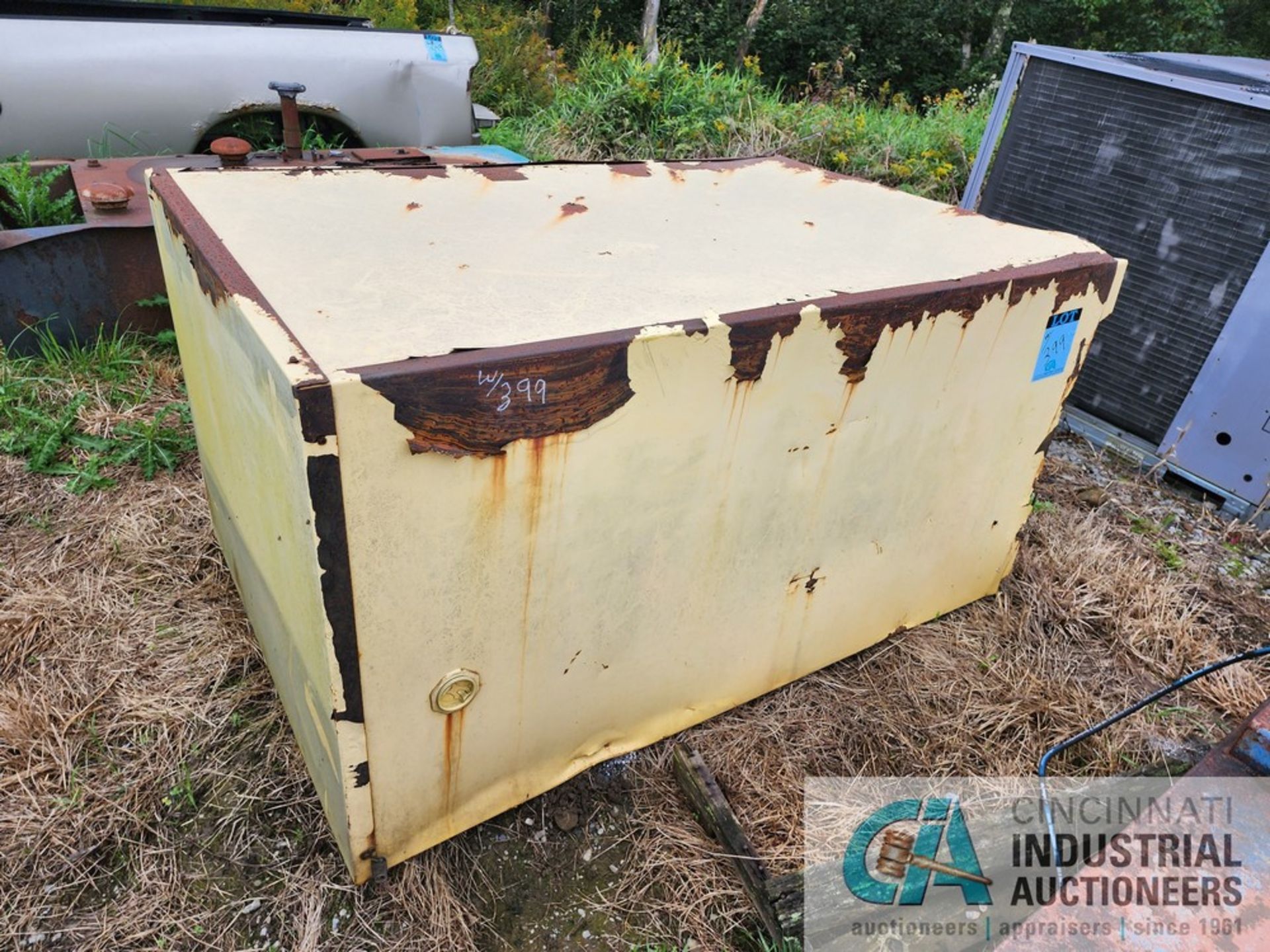 (LOT) (2) STEEL FUEL TANKS, STEEL CABINET AND 8' PICK-UP TRUCK BED - Image 3 of 7
