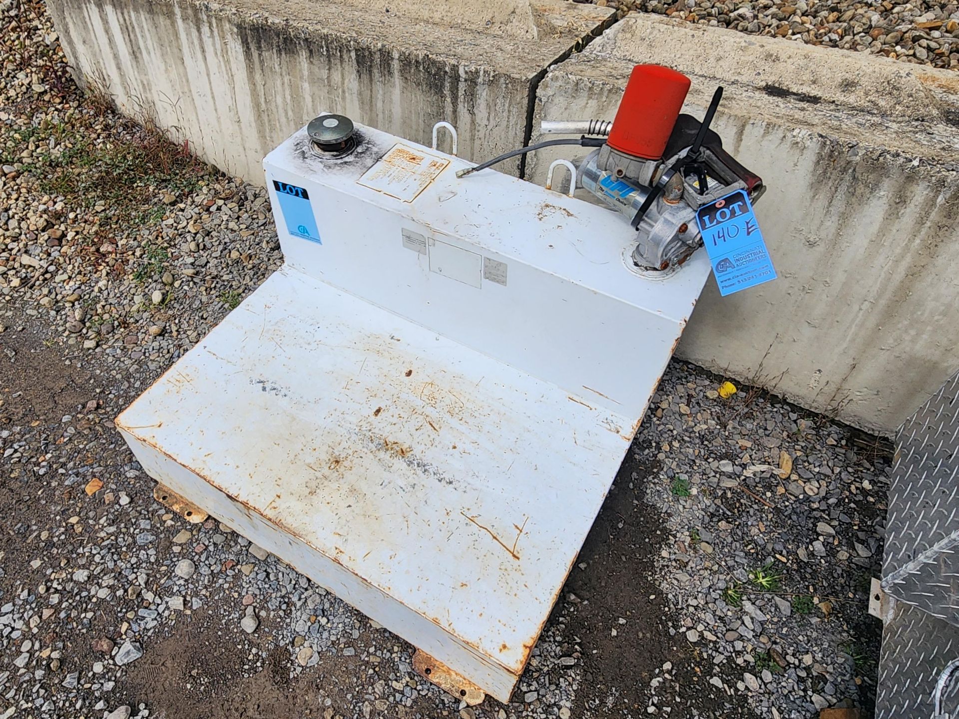 FUEL TANK WITH ELECTRIC PUMP