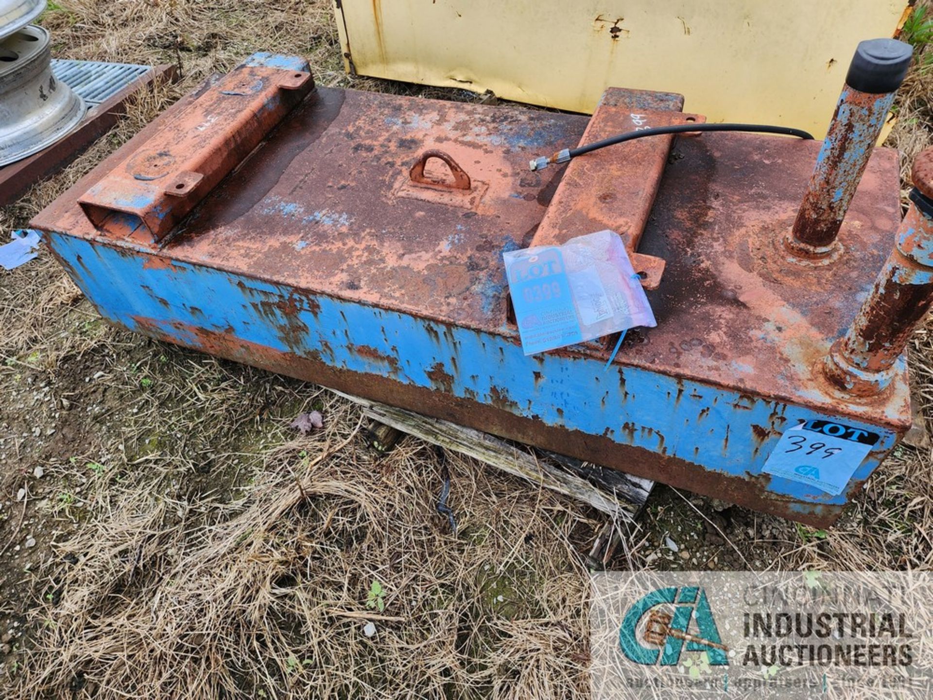 (LOT) (2) STEEL FUEL TANKS, STEEL CABINET AND 8' PICK-UP TRUCK BED - Image 2 of 7