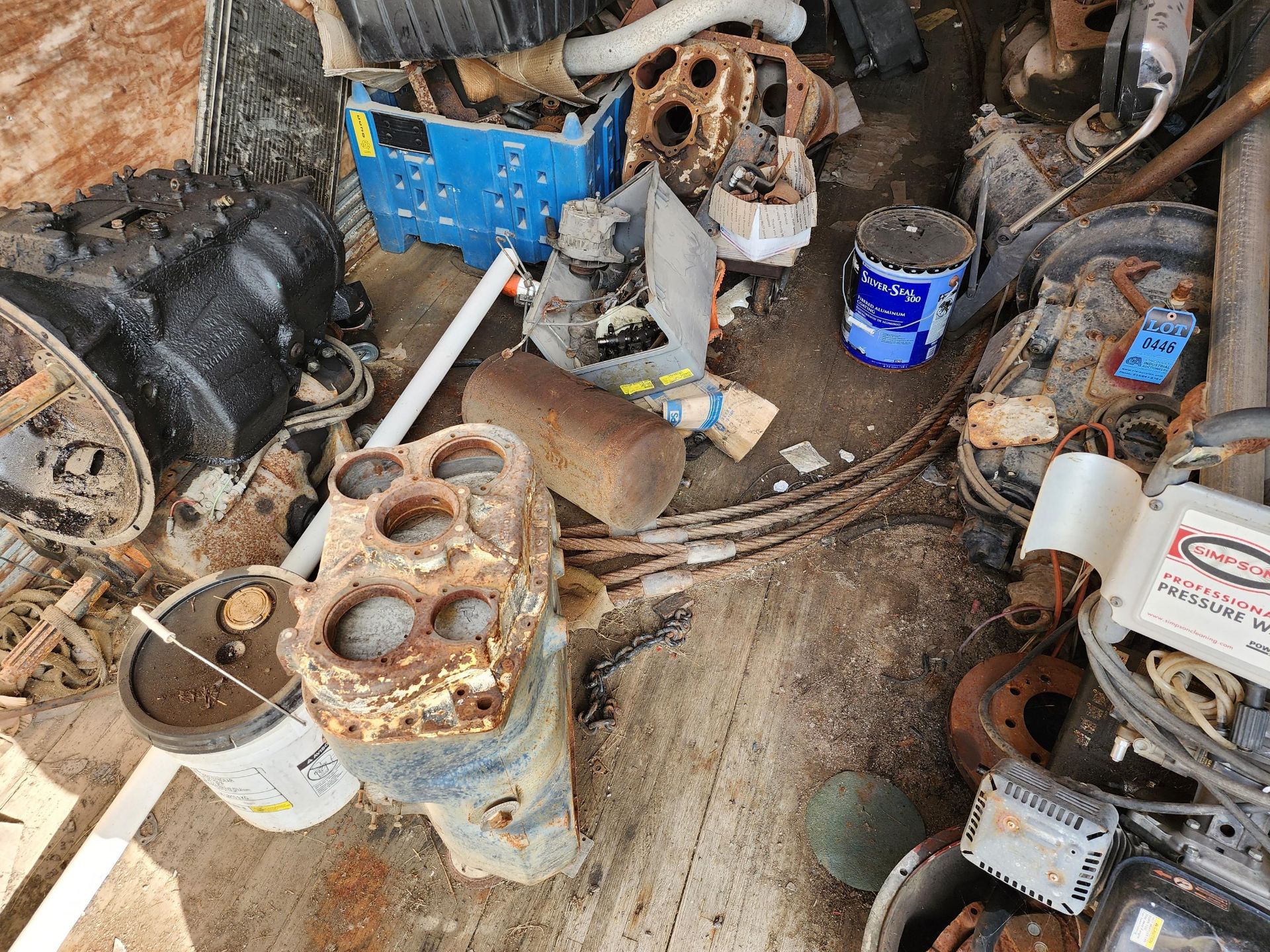 (LOT) CONTENTS OF TRAILER - TRUCK PARTS, TRANSMISSIONS, GEAR CASES AND OTHER - Image 12 of 16