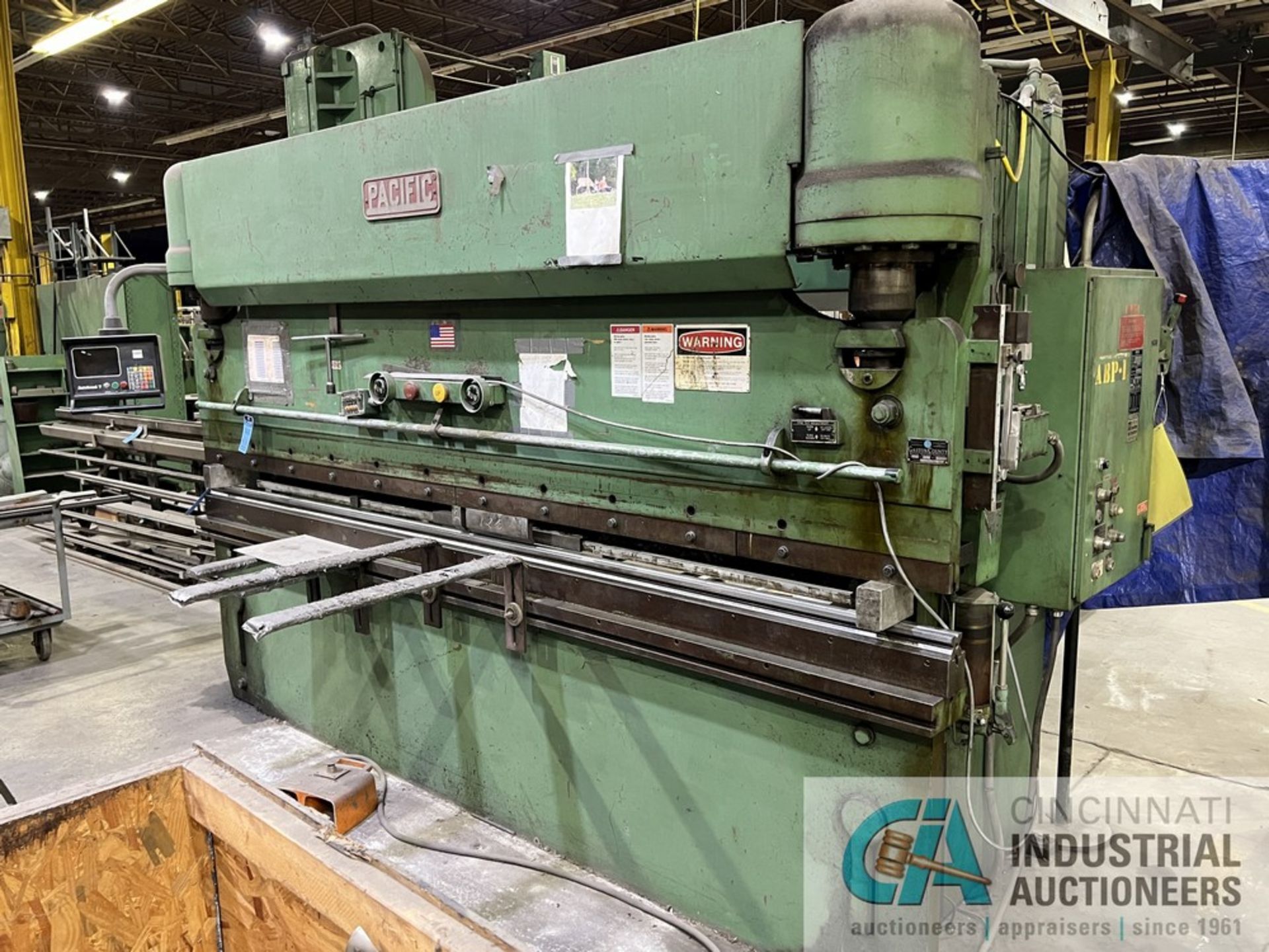 135 TON X 12' PACIFIC MODEL J135-12 HYDRAULIC PRESS BRAKE; S/N 8235, BACK GAGE, HURCO AUTOBEND 7 - Image 3 of 10