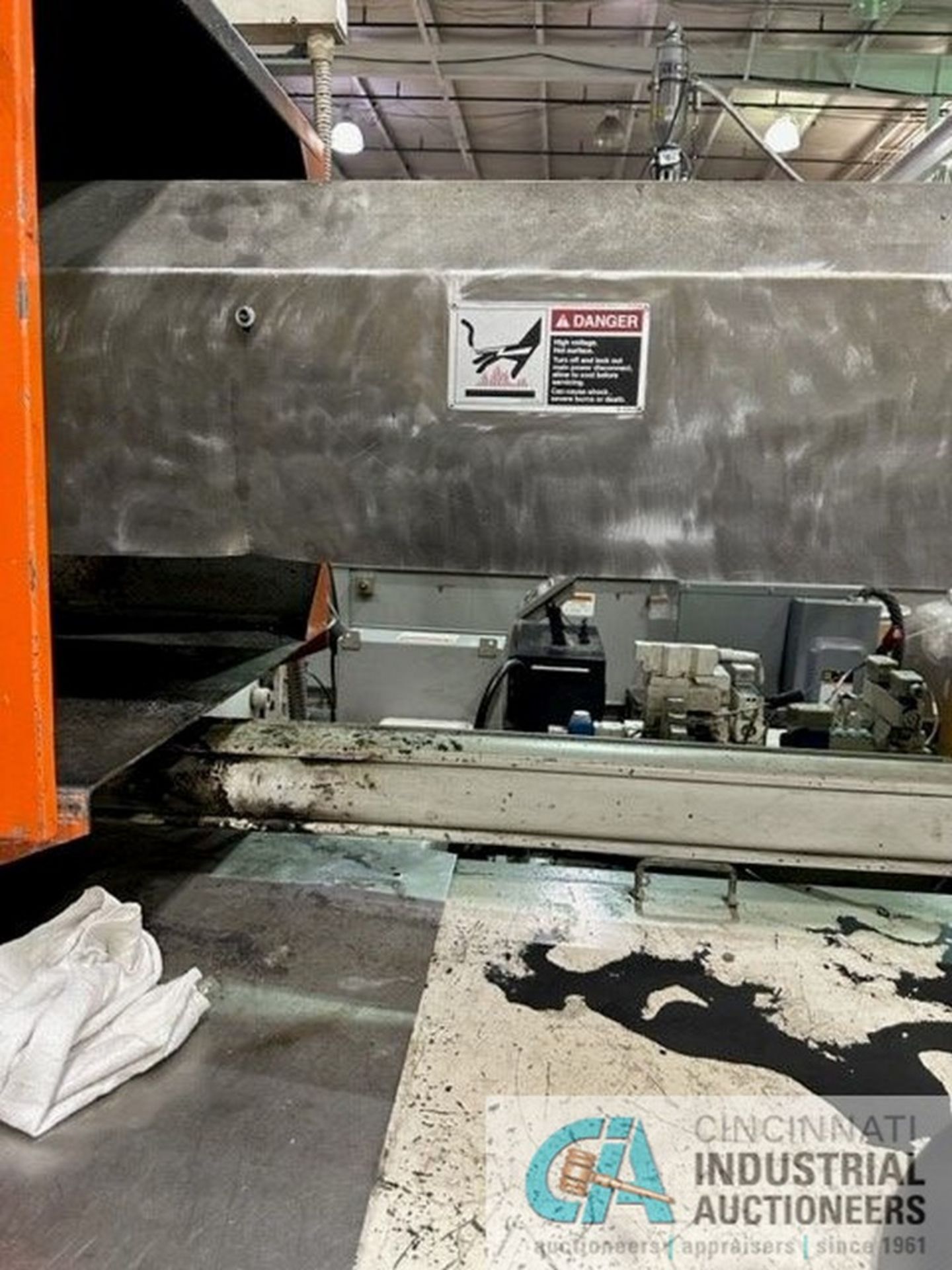 1,000 TON X 185 OZ. UBE MODEL UM-1000 PLASTIC INJECTION MOLDER- Subject to bid confirmation - Image 9 of 17