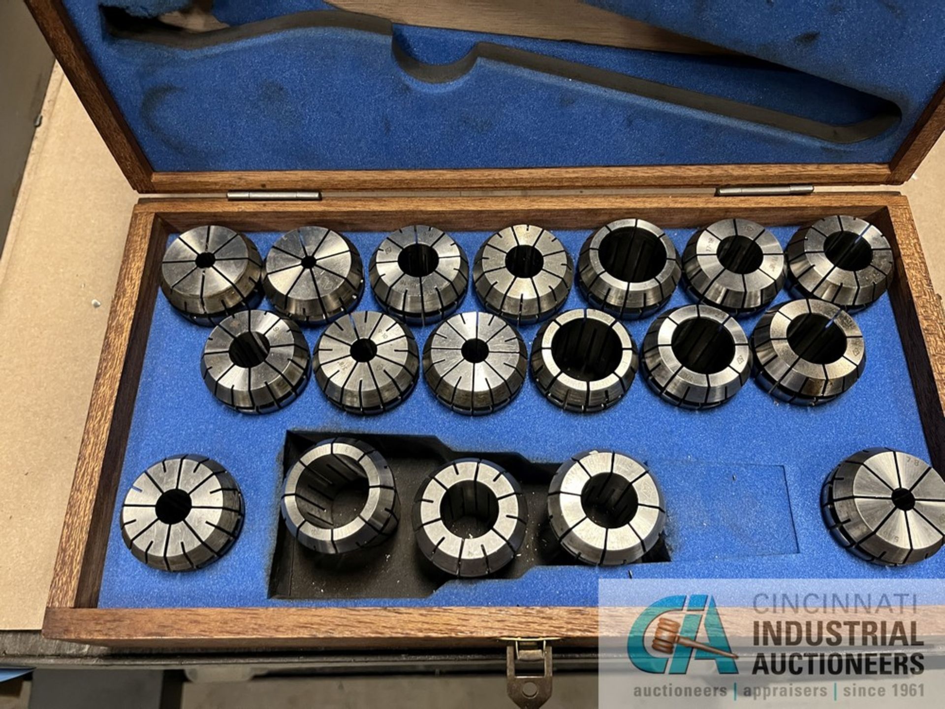 ROLLING CART WITH TOOLING ASSORTMENT, (2) ER40 COLLET HOLDERS, DRAWERED BIN WITH TOOLING, DRILL - Image 3 of 13