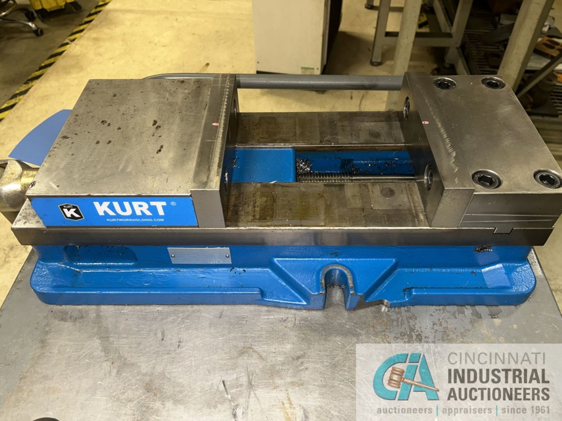 8" KURT MILLING VISE WITH HANDLE - Image 3 of 4