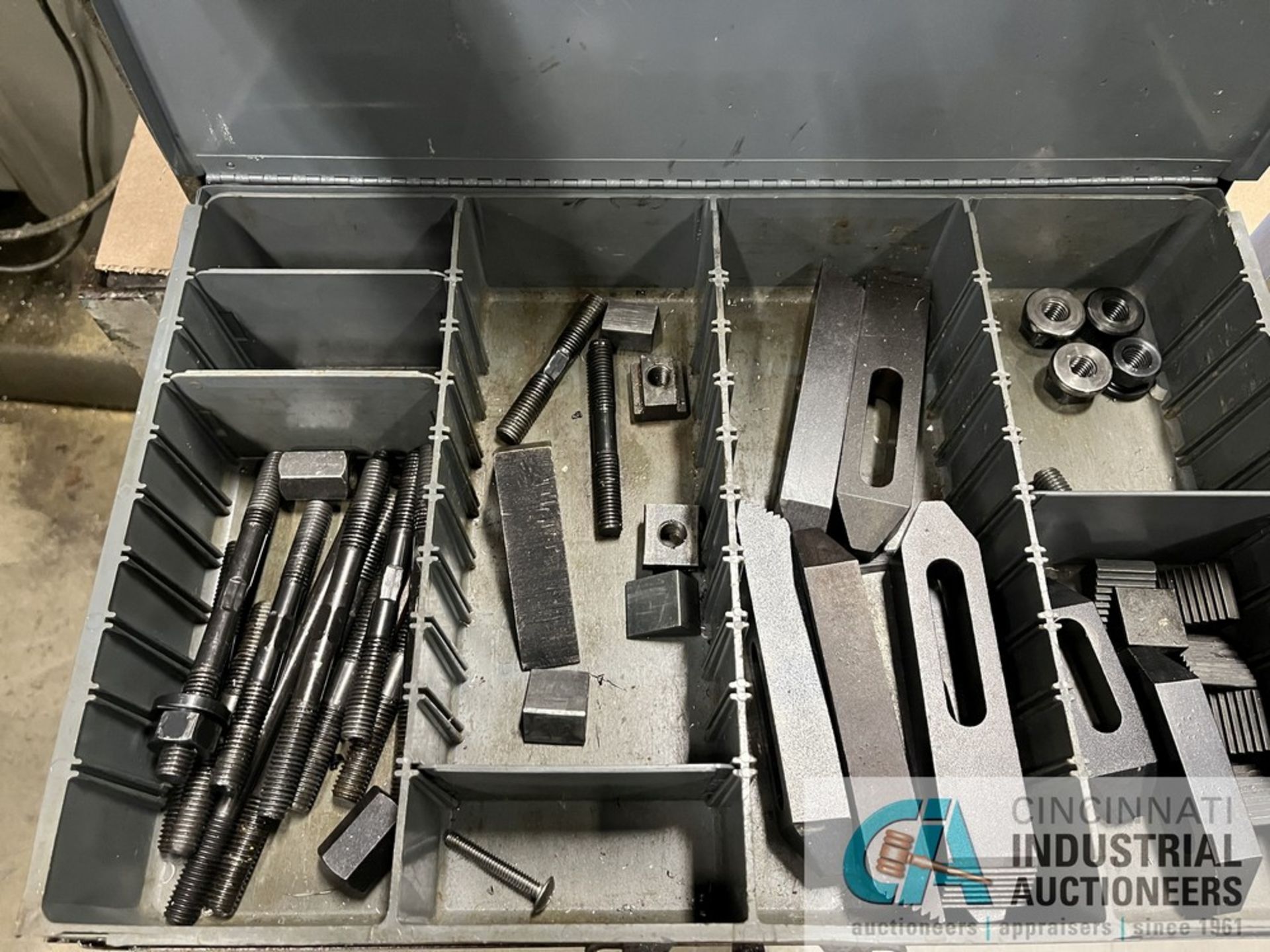 ROLLING CART WITH TOOLING ASSORTMENT, (2) ER40 COLLET HOLDERS, DRAWERED BIN WITH TOOLING, DRILL - Image 9 of 13