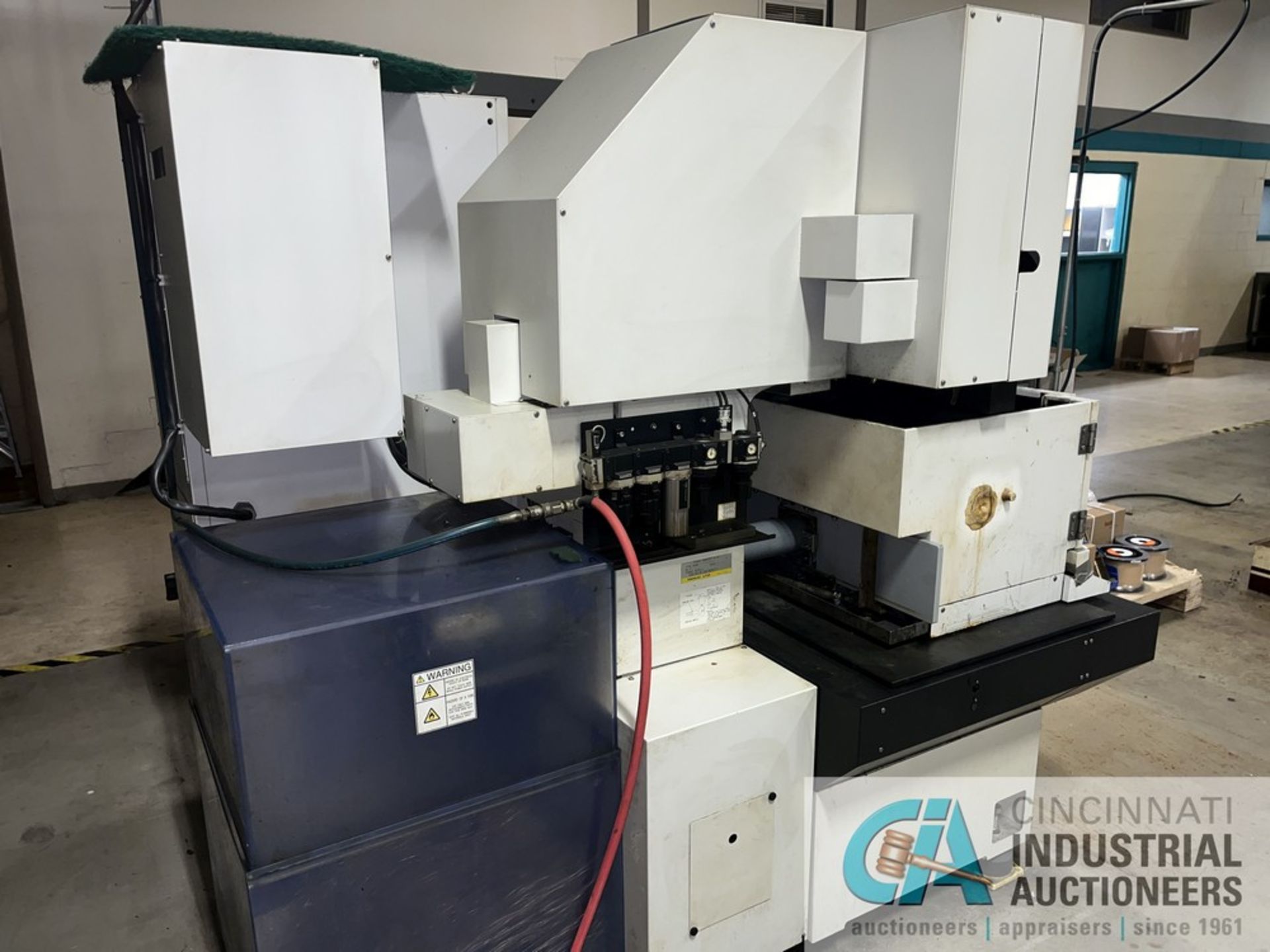 FANUC MODEL ROBOCUT A-OiC CNC WIRE EDM; S/N 043C0085 (NEW 2004), TABLE AREA 21" X 14", X-AXIS 12.5", - Image 10 of 11