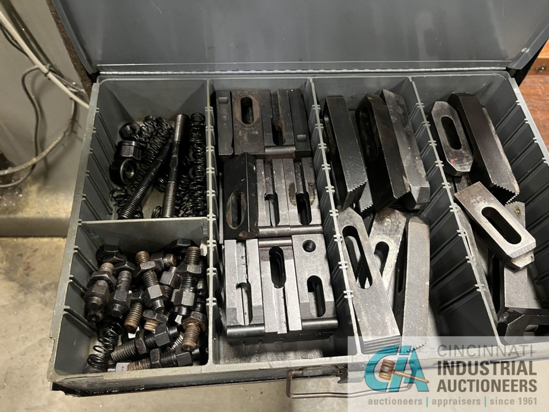 ROLLING CART WITH TOOLING ASSORTMENT, (2) ER40 COLLET HOLDERS, DRAWERED BIN WITH TOOLING, DRILL - Image 7 of 13