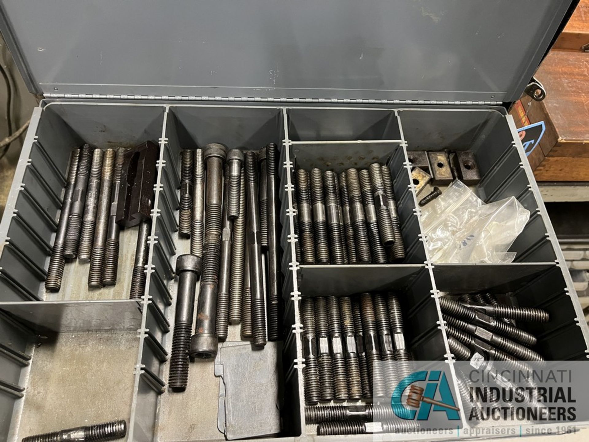ROLLING CART WITH TOOLING ASSORTMENT, (2) ER40 COLLET HOLDERS, DRAWERED BIN WITH TOOLING, DRILL - Image 8 of 13