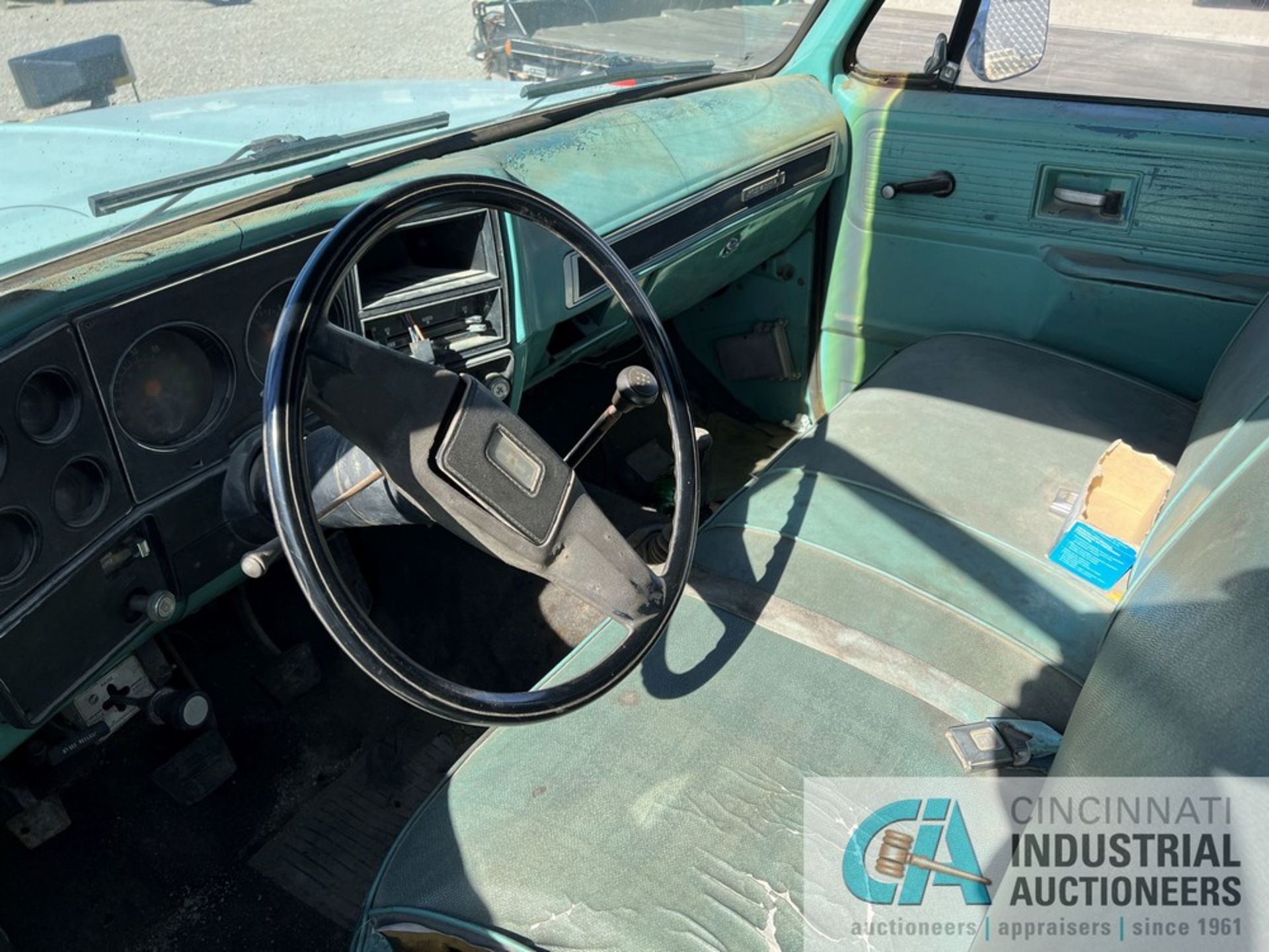 1978 CHEVY CUSTOM DELUX 2 WITH SNOW PLOW; VIN CKU268F128647, GASOLINE ENGINE, AUTOMATIC - Image 6 of 10