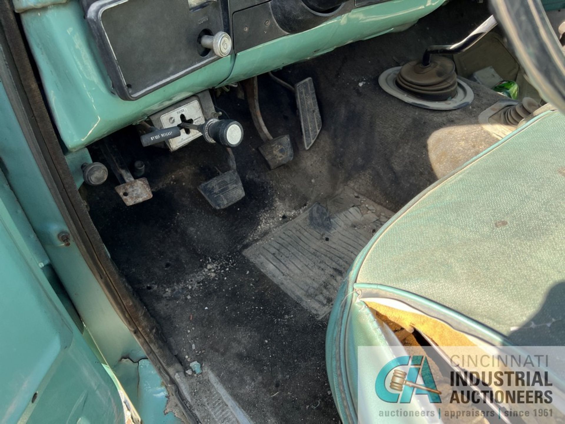 1978 CHEVY CUSTOM DELUX 2 WITH SNOW PLOW; VIN CKU268F128647, GASOLINE ENGINE, AUTOMATIC - Image 7 of 10