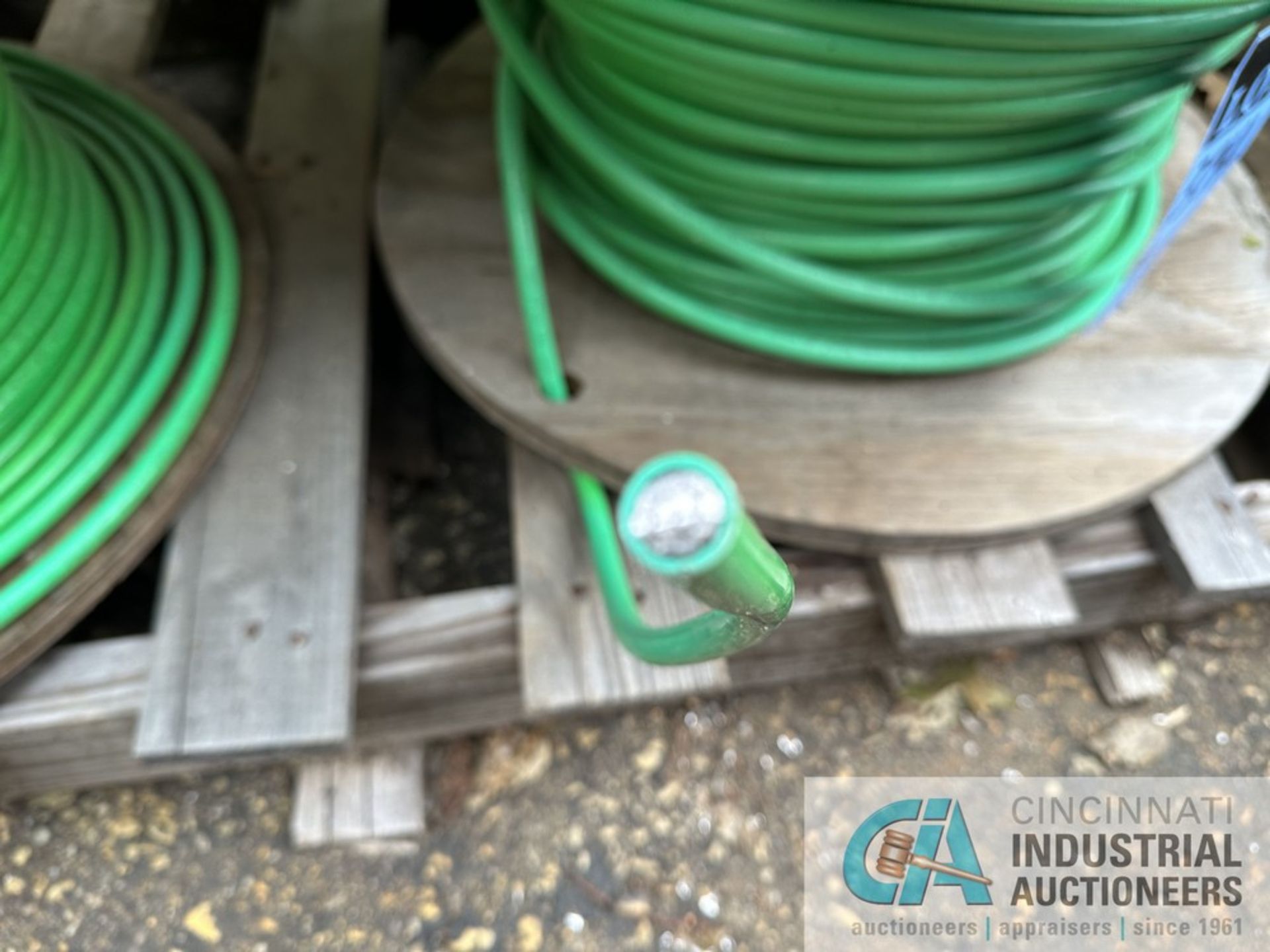 (1) SPOOL, APPROX. 300' ALUMINUM WIRE, GREEN, 2/0, Lengths are estimates only, no claim can be - Image 3 of 3