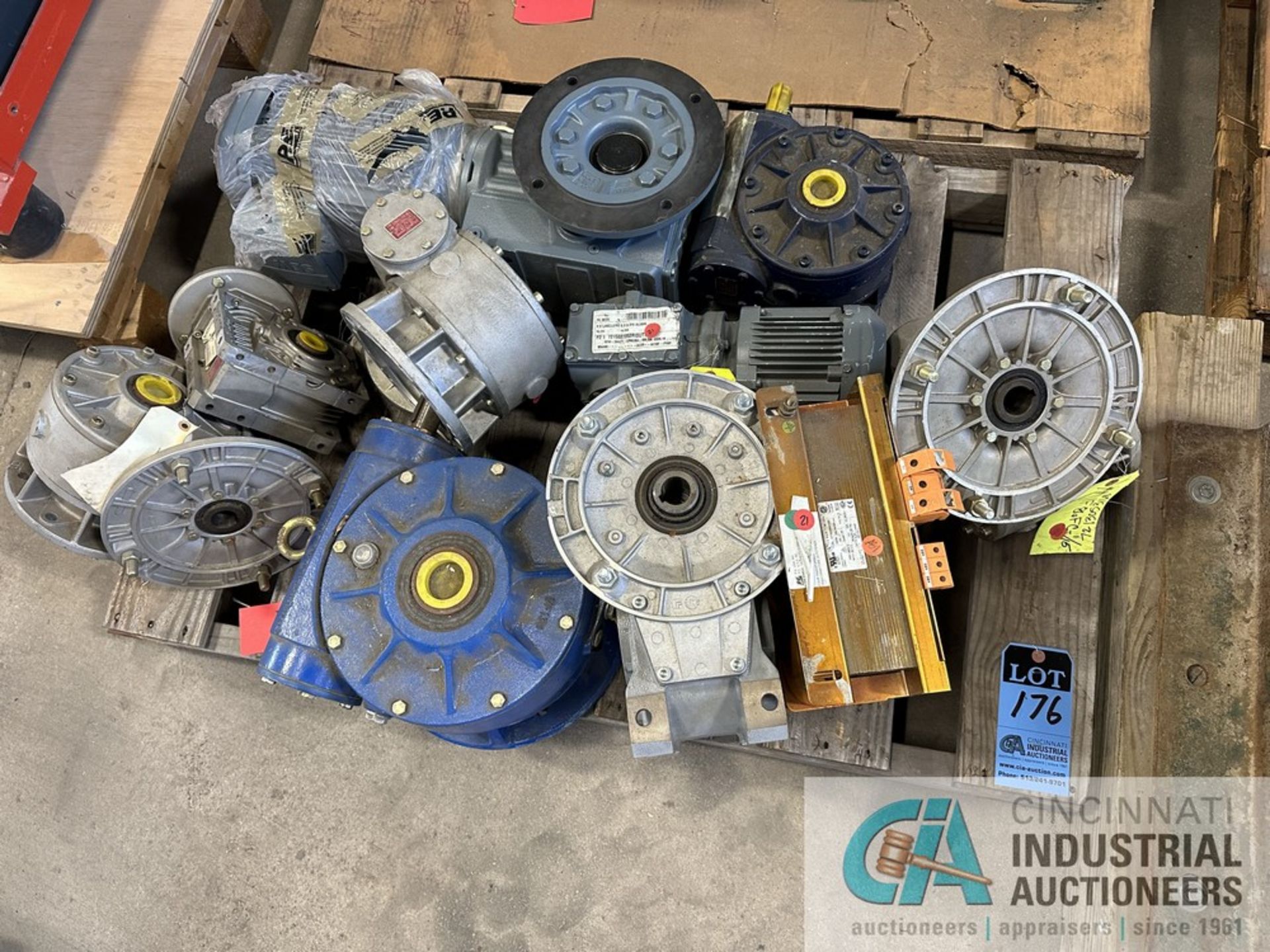 (LOT) (1) SKID WITH MISCELLANEOUS GEAR DRIVES