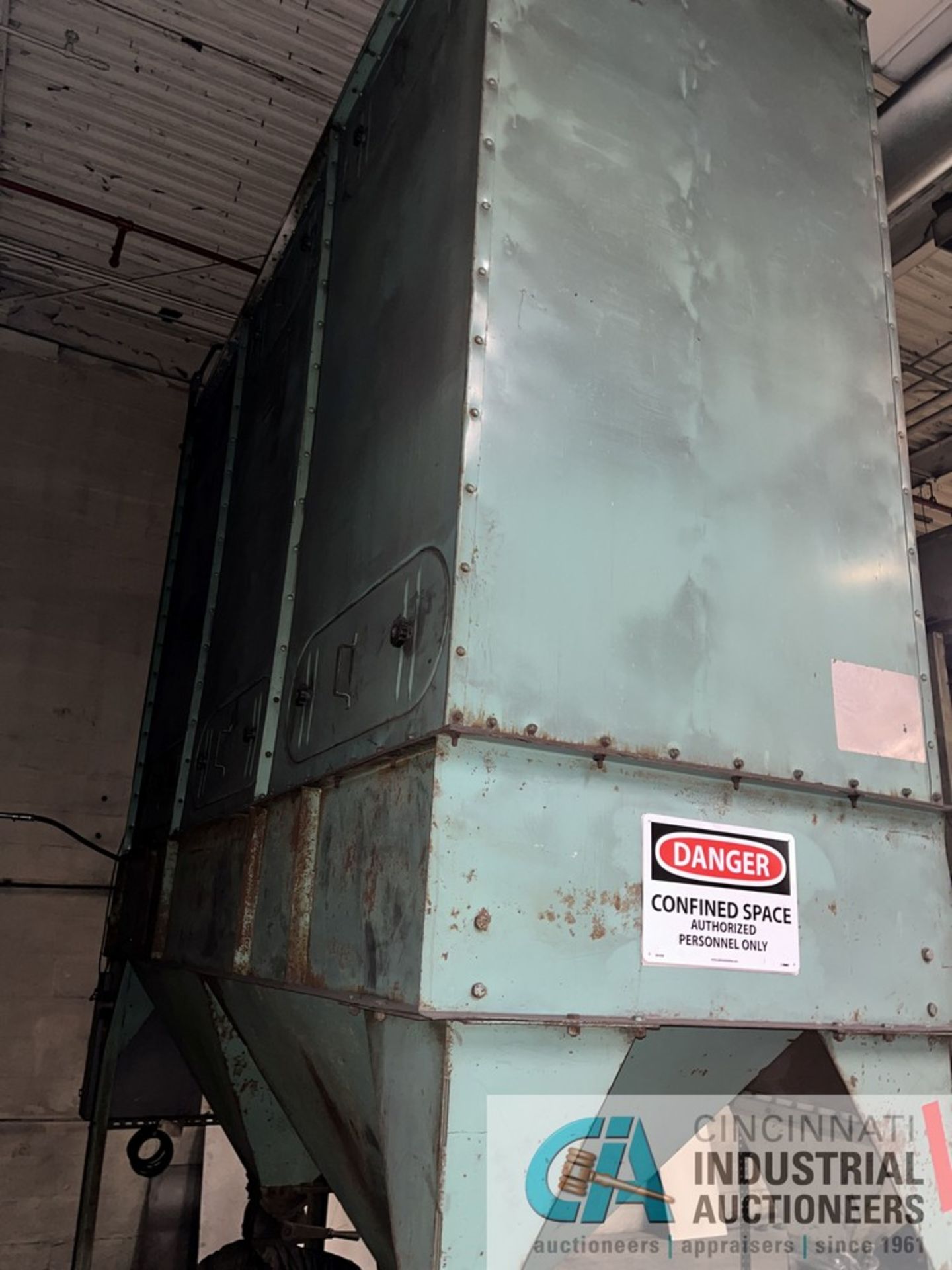 CARBORUNDUM BAGHOUSE DUST COLLECTOR; S/N 19/1389 - Image 3 of 6