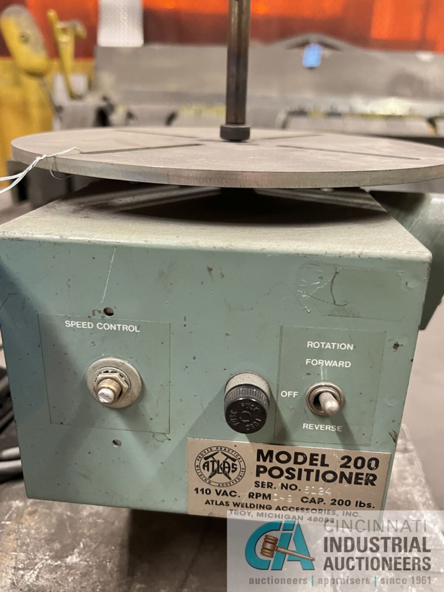 ATLAS MODEL 200 POSITIONER; S/N 6124, 10" ROUND TABLE AREA, FOOT PEDAL CONTROL - Image 2 of 4