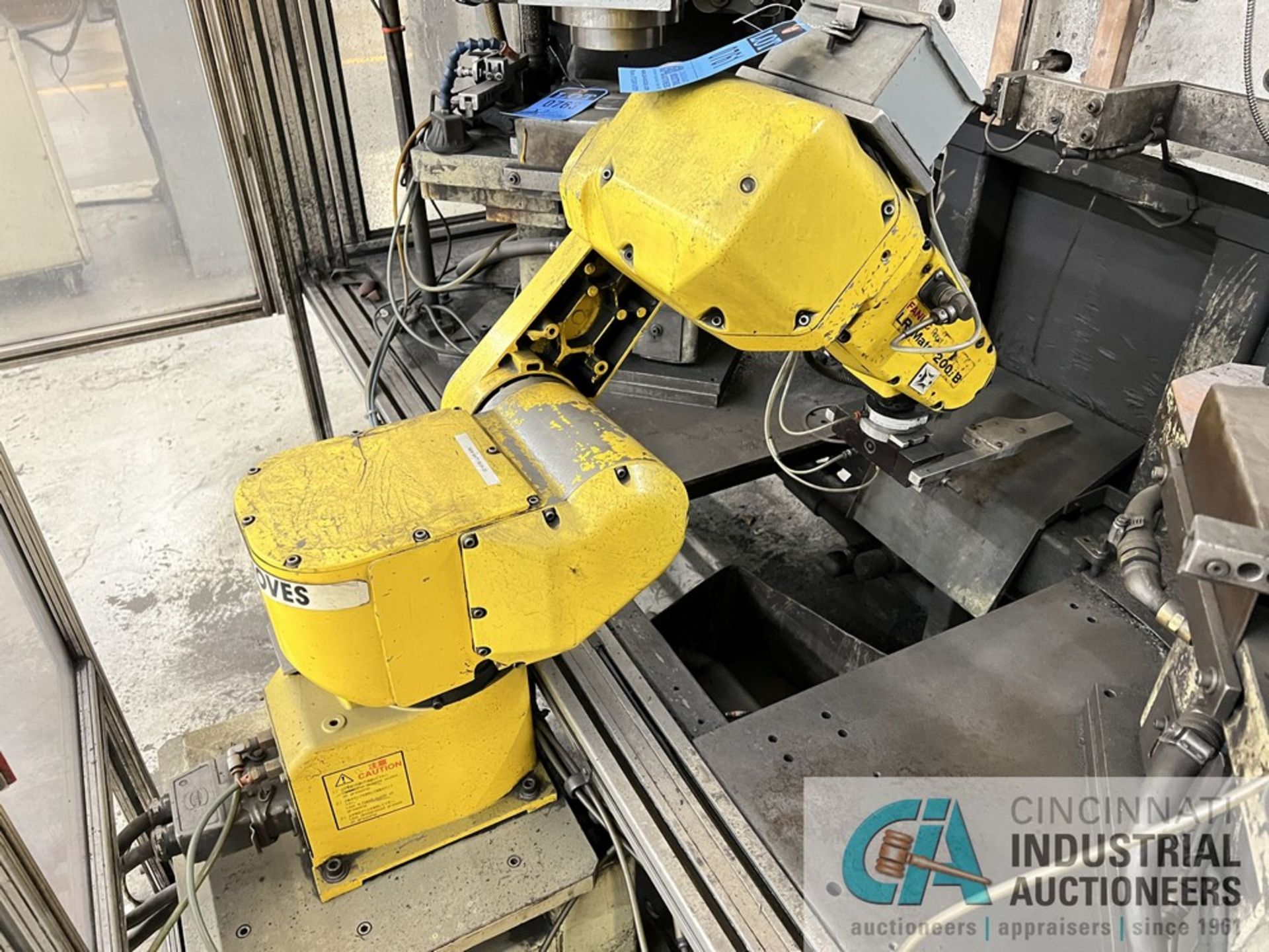 FANUC MODEL LR MATE 200iB ROBOT; S/N R02113827 WITH FANUC SYSTEMS R-J3IB MATE ROBOT CONTROL; S/N - Image 5 of 11
