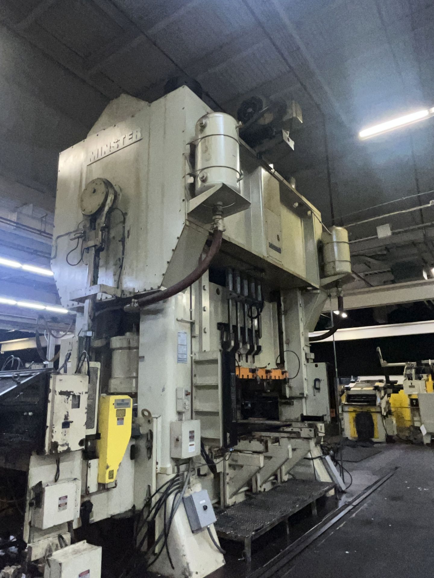 800 TON MINSTER MODEL E2-800 "HEVI-STAMPER" STRAIGHT SIDE PRESS; S/N E2-800-28280, 8" STROKE, 36" - Image 18 of 20