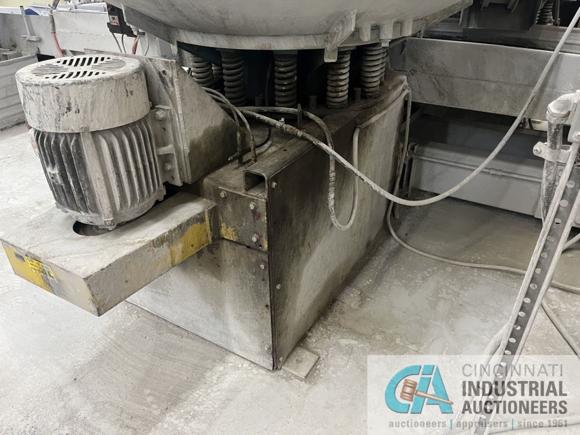 56" DIAMETER / 23 CUBIC FOOT ALMCO VIBRATORY FINISHING BOWL **SUBJECT TO OVERALL BID** - Image 5 of 8