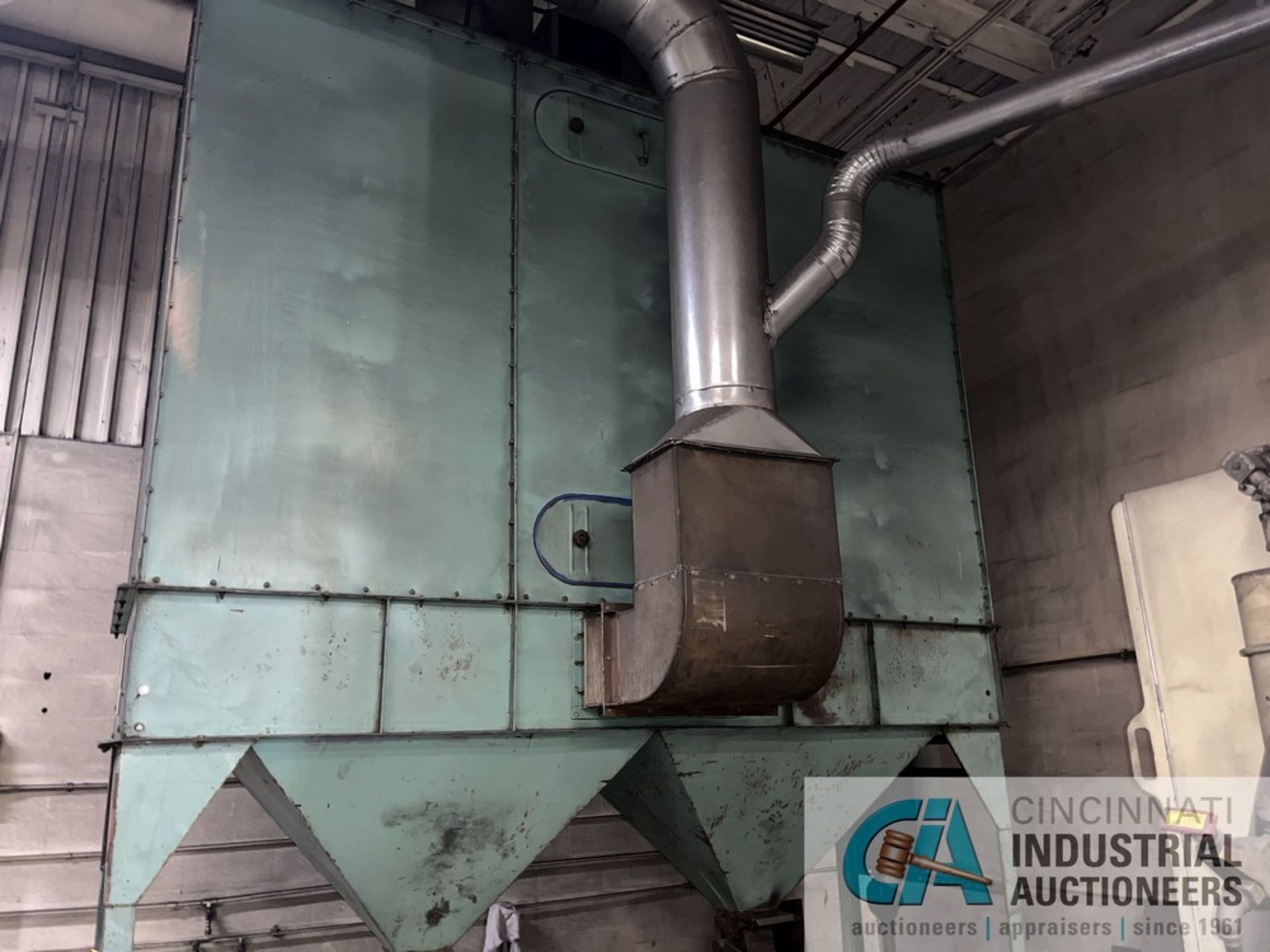 CARBORUNDUM BAGHOUSE DUST COLLECTOR; S/N 19/1389