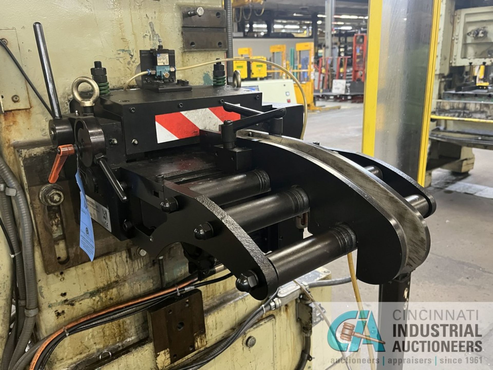 PA INDUSTRIES MODEL SRF-200 SERVO ROLL FEED; S/N 201412-08516, WITH K350 EDGE CONTROL, CRANK