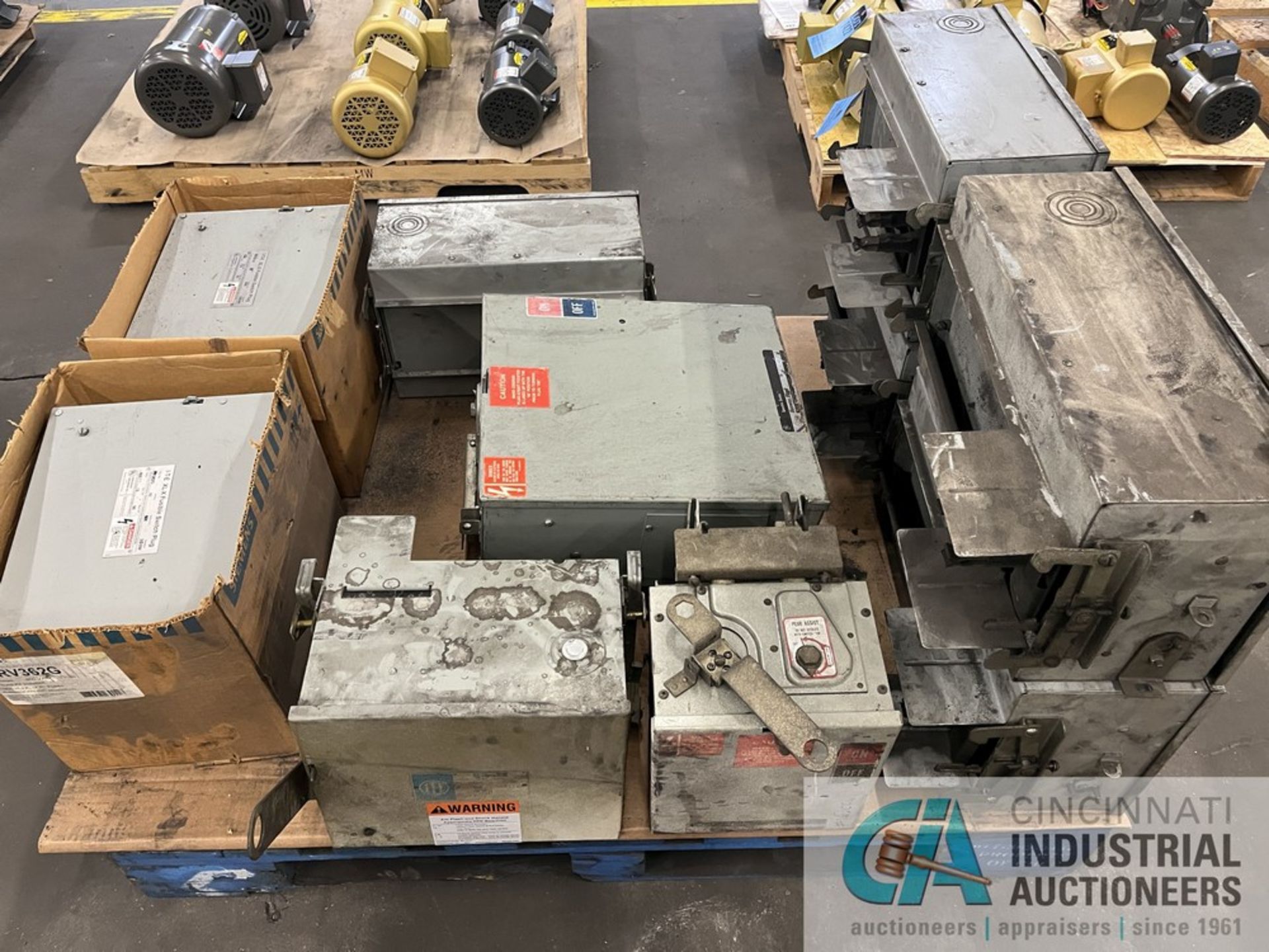 SKID OF ELECTRIC FUSIBLE SWITCH PLUG BOXES; GE, ITE - Image 3 of 6