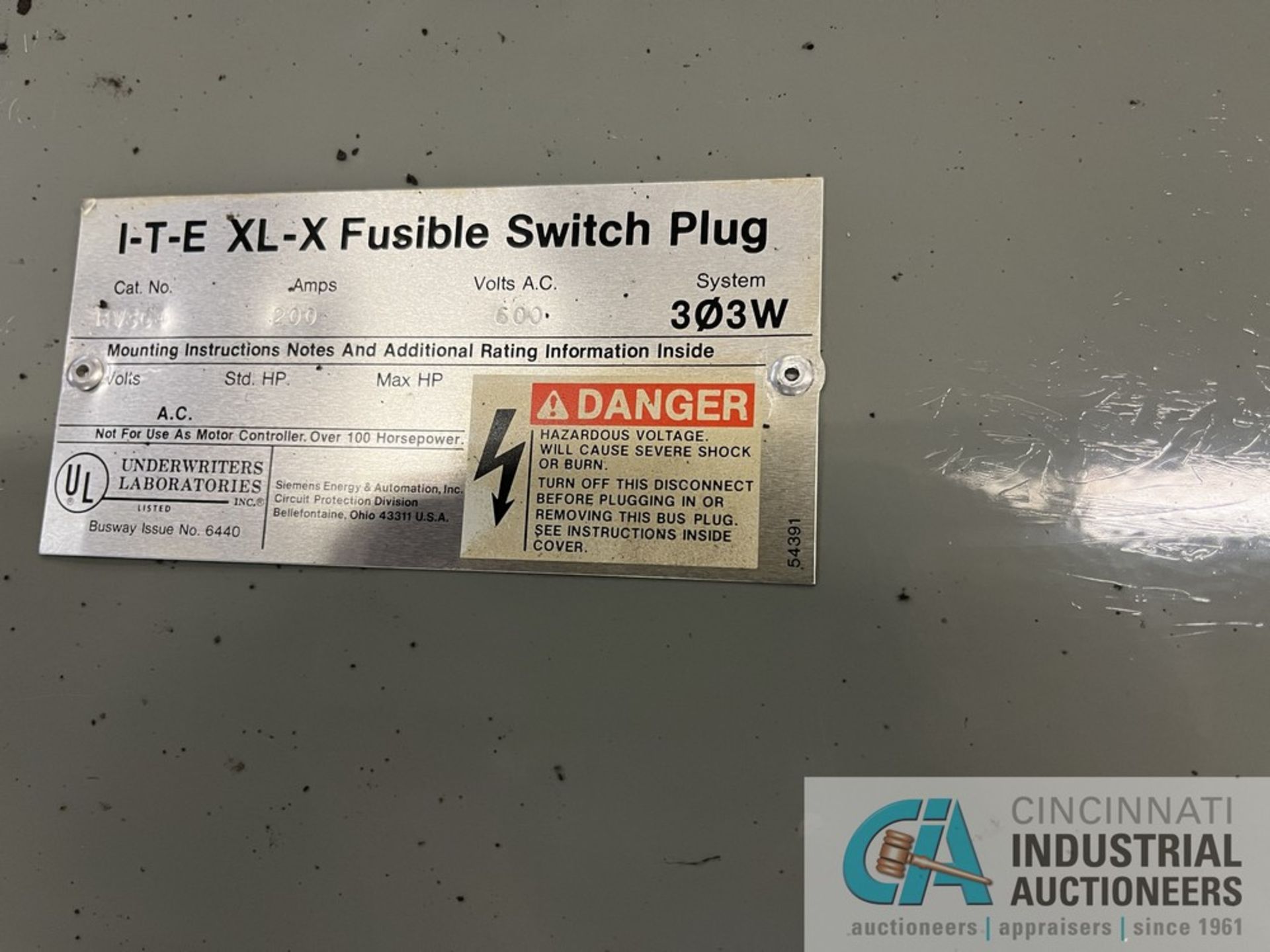 GOULD AND ITE FUSIBLE SWITCH PLUGS; ALLEN BRADLEY ELECTRIC BOX - Image 4 of 5