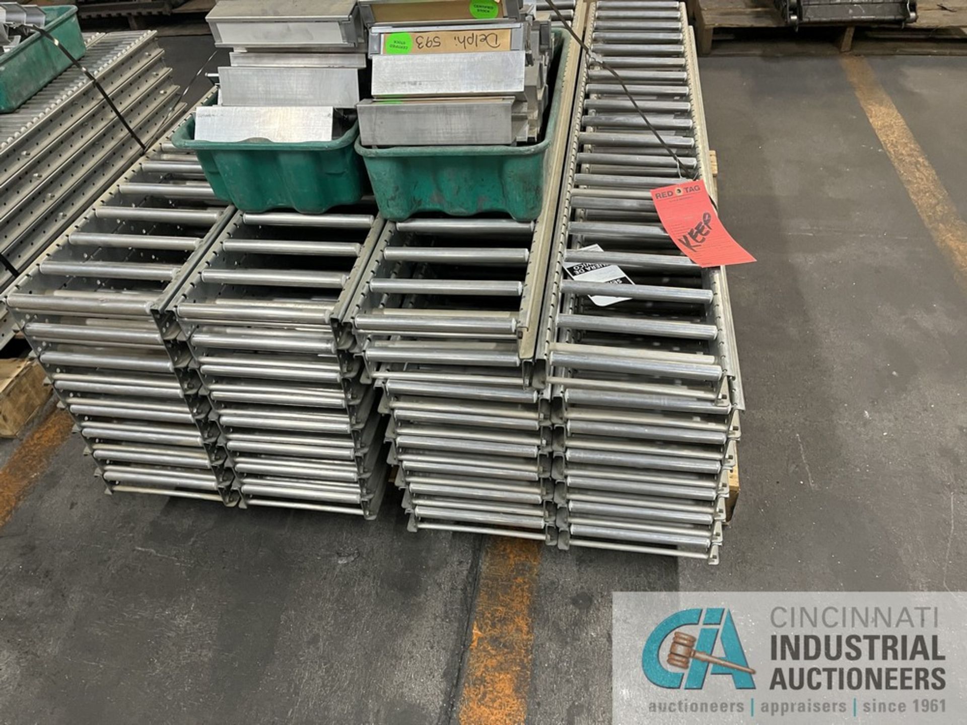 SKID OF 8" ALUMINUM ROLLER CONVEYOR; 55" LENGTH, (31) SECTIONS BOX OF HANGERS BANDED ON SKID - Image 4 of 5