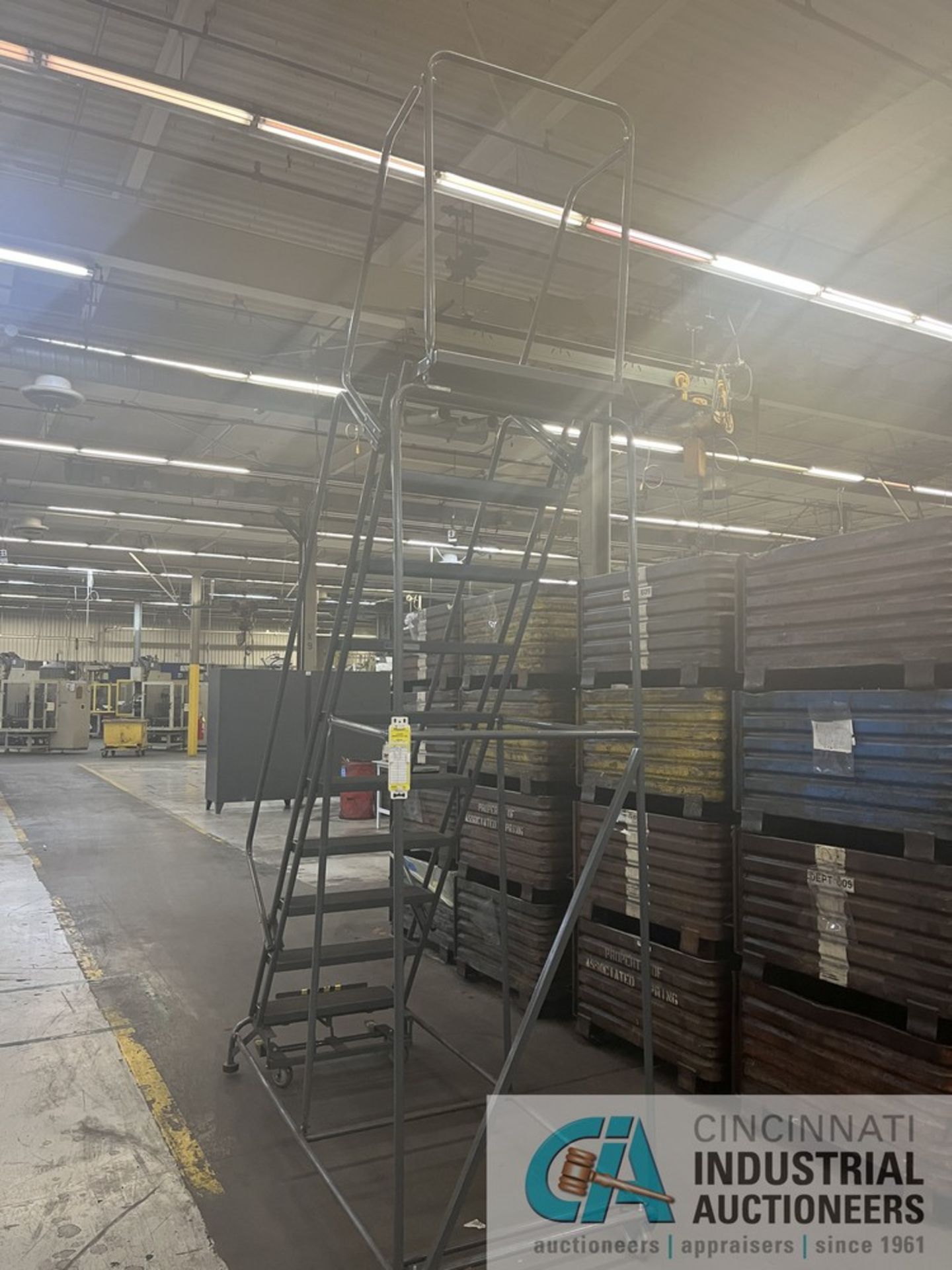 100" BALLYMORE PORTABLE SHOP LADDER - Image 2 of 9