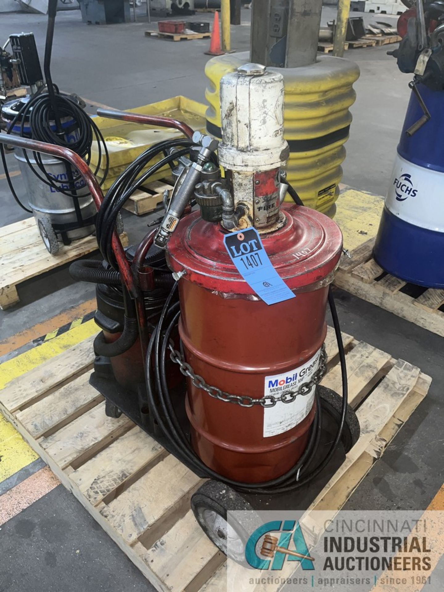 GRACO "FIREBALL" AIR POWERED GREASE PUMP ON BARREL OF MOBILGREASE XHP222 GREASE - Image 2 of 6