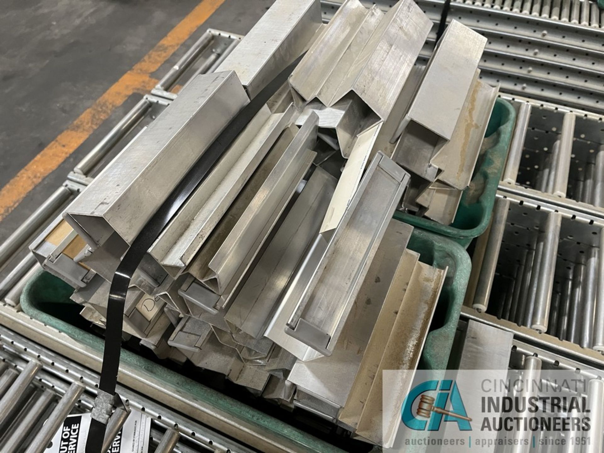 SKID OF 8" ALUMINUM ROLLER CONVEYOR; 55" LENGTH, (31) SECTIONS BOX OF HANGERS BANDED ON SKID - Image 5 of 5