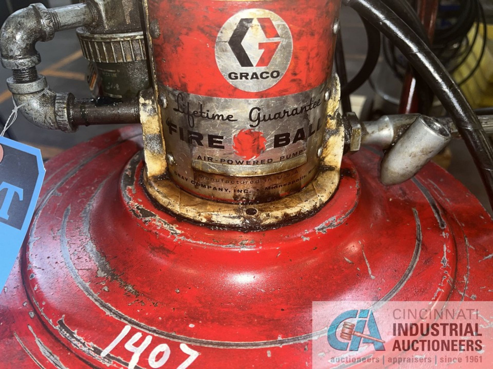 GRACO "FIREBALL" AIR POWERED GREASE PUMP ON BARREL OF MOBILGREASE XHP222 GREASE - Image 5 of 6