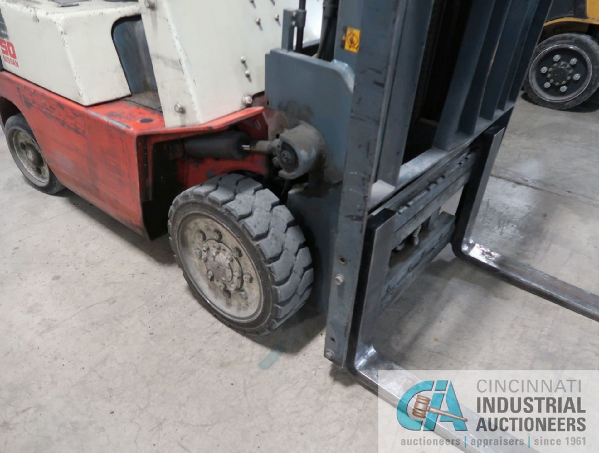 5,000 LB. NISSAN MODEL 50 LP GAS CUSHION TIRE THREE STAGE MAST FORKLIFT; S/N CPJ02A25PV, 178" MAX - Image 5 of 11