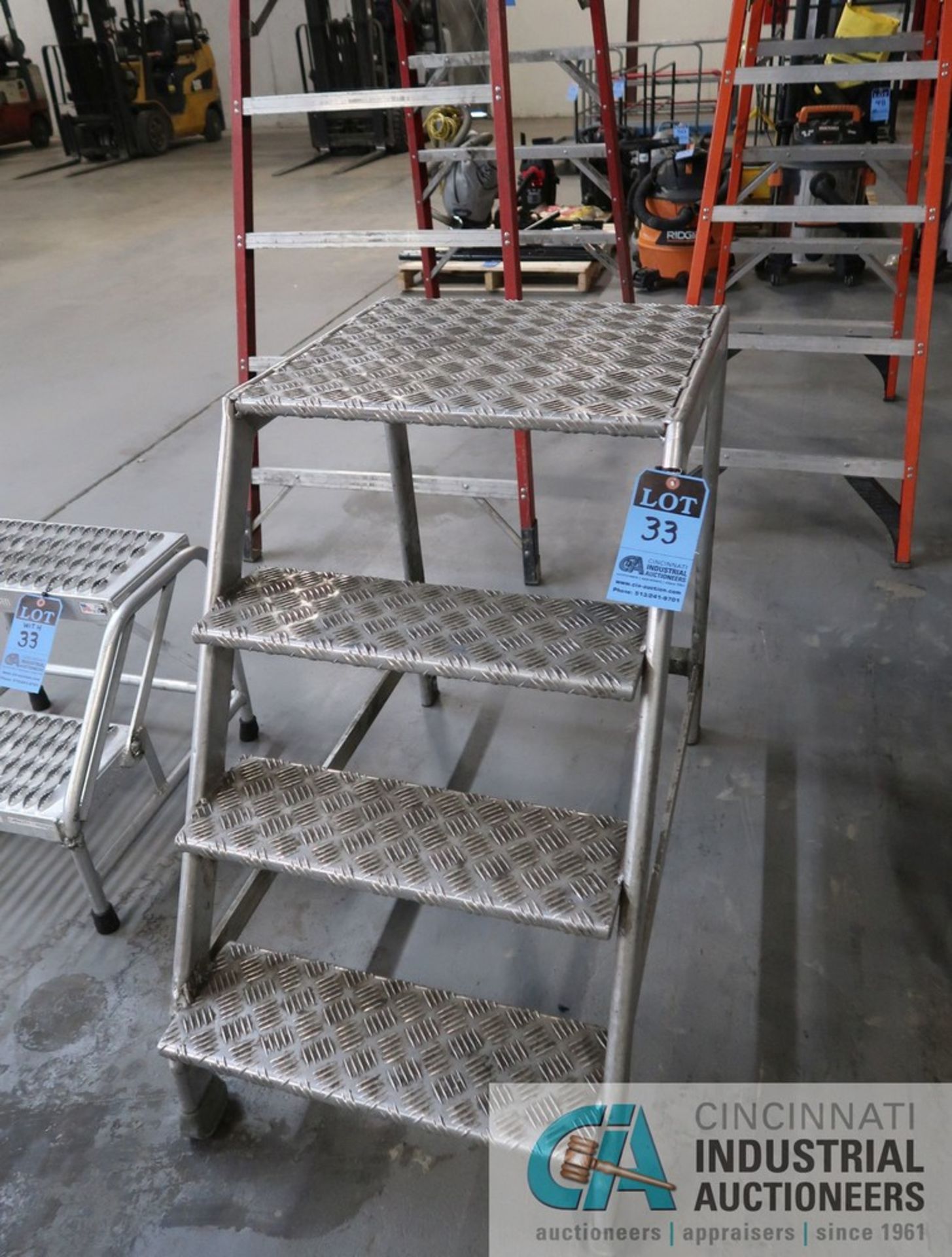 THREE-STEP STATIONARY PLATFORM LADDER AND TWO-STEP COTTERMAN UTILITY STEP