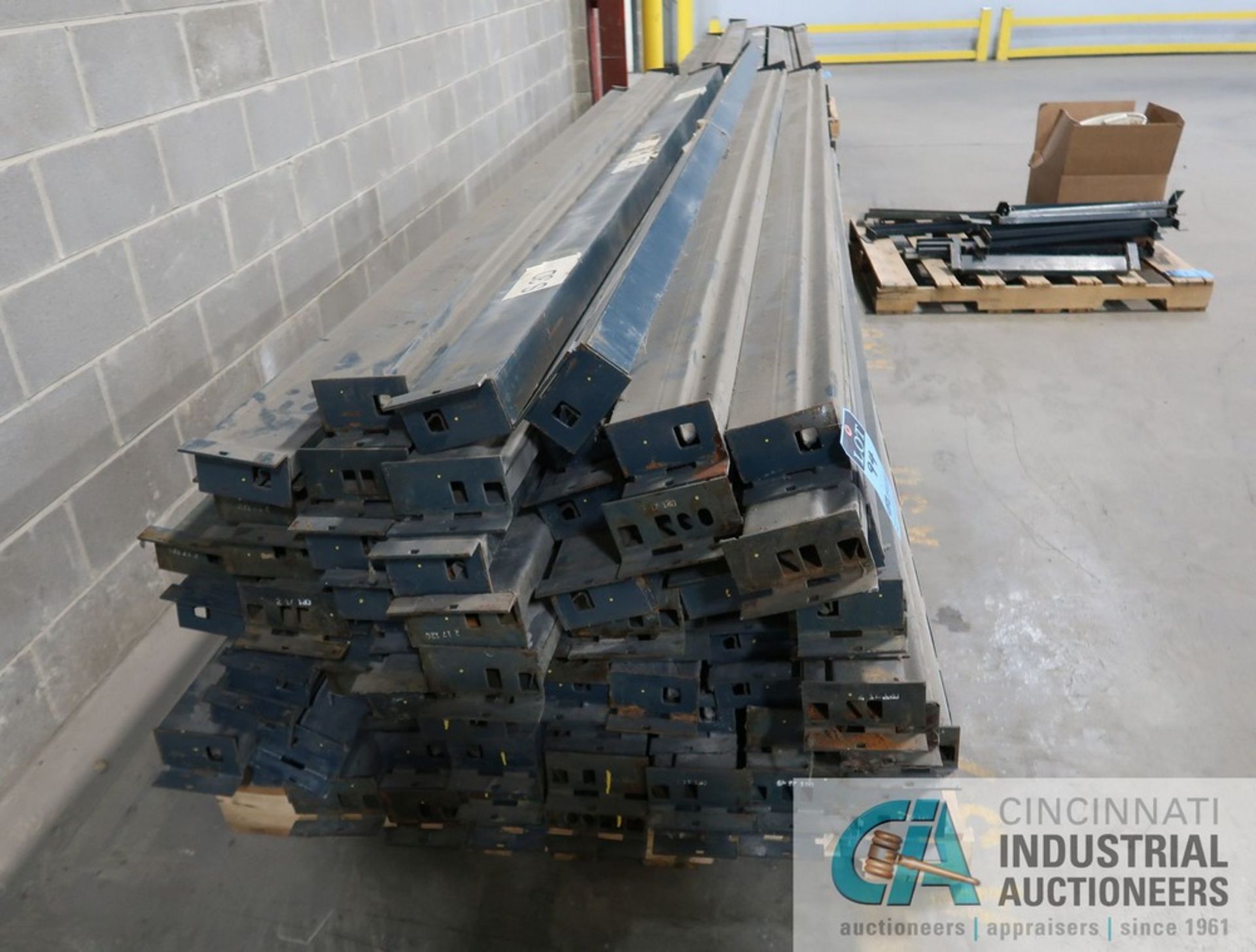 5" FACE X 124" LONG PALLET RACK STEP BEAMS WITH (1) SKID BRACES AND CLIPS - Image 2 of 14