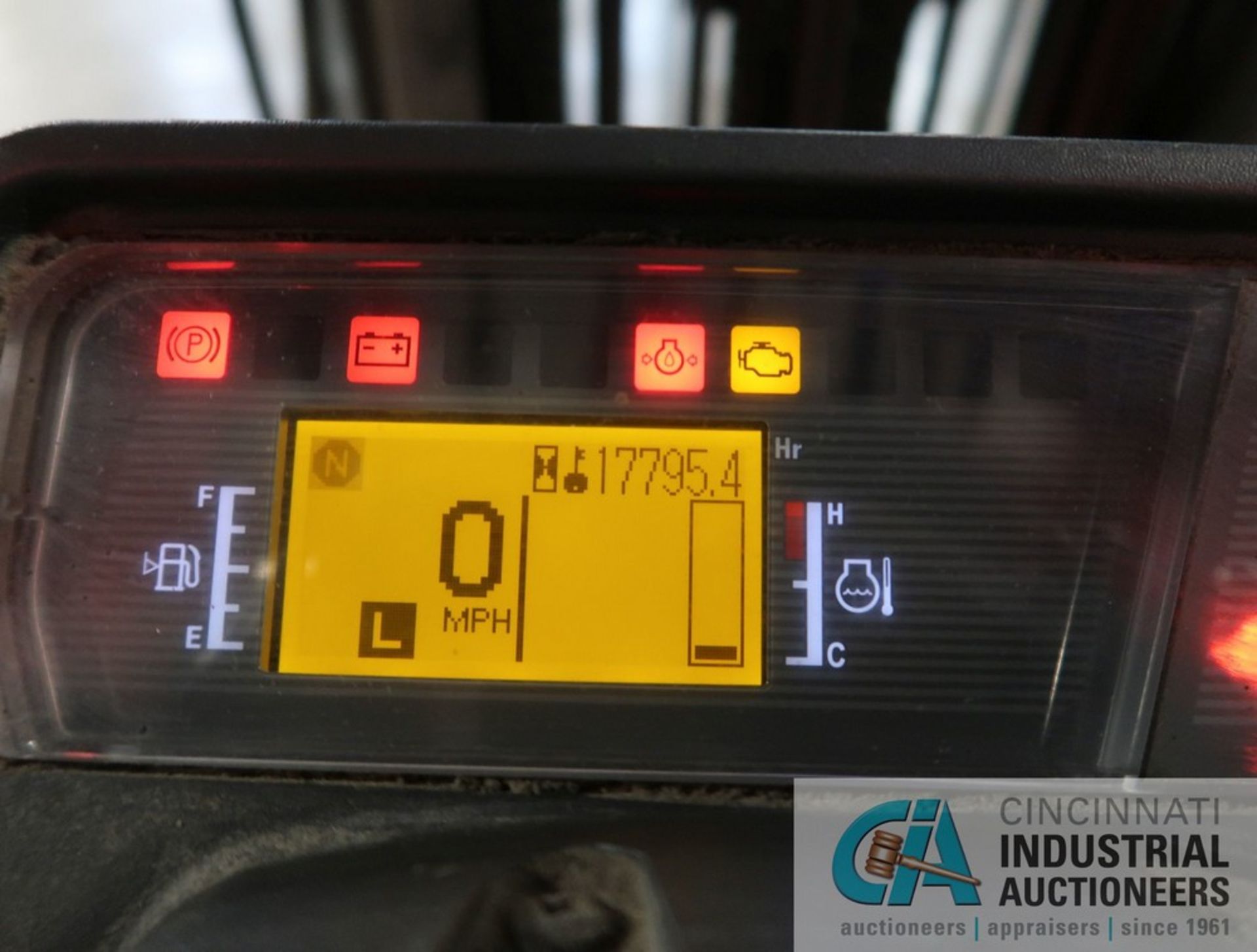 5,000 LB. CATERPILLAR MODEL 2C5000 LP GAS SOLID TIRE THREE STAGE MAST