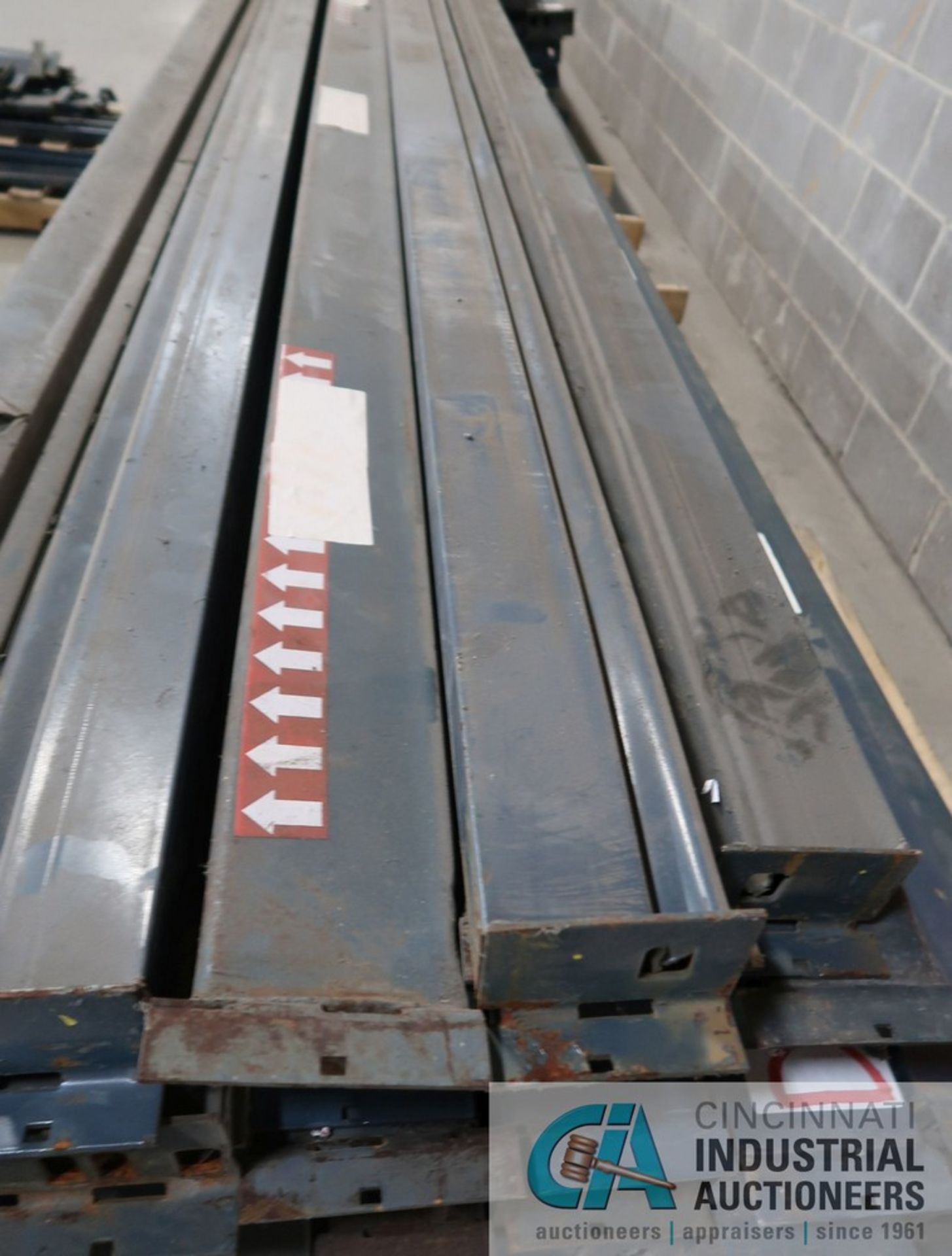 5" FACE X 124" LONG PALLET RACK STEP BEAMS WITH (1) SKID BRACES AND CLIPS - Image 10 of 14