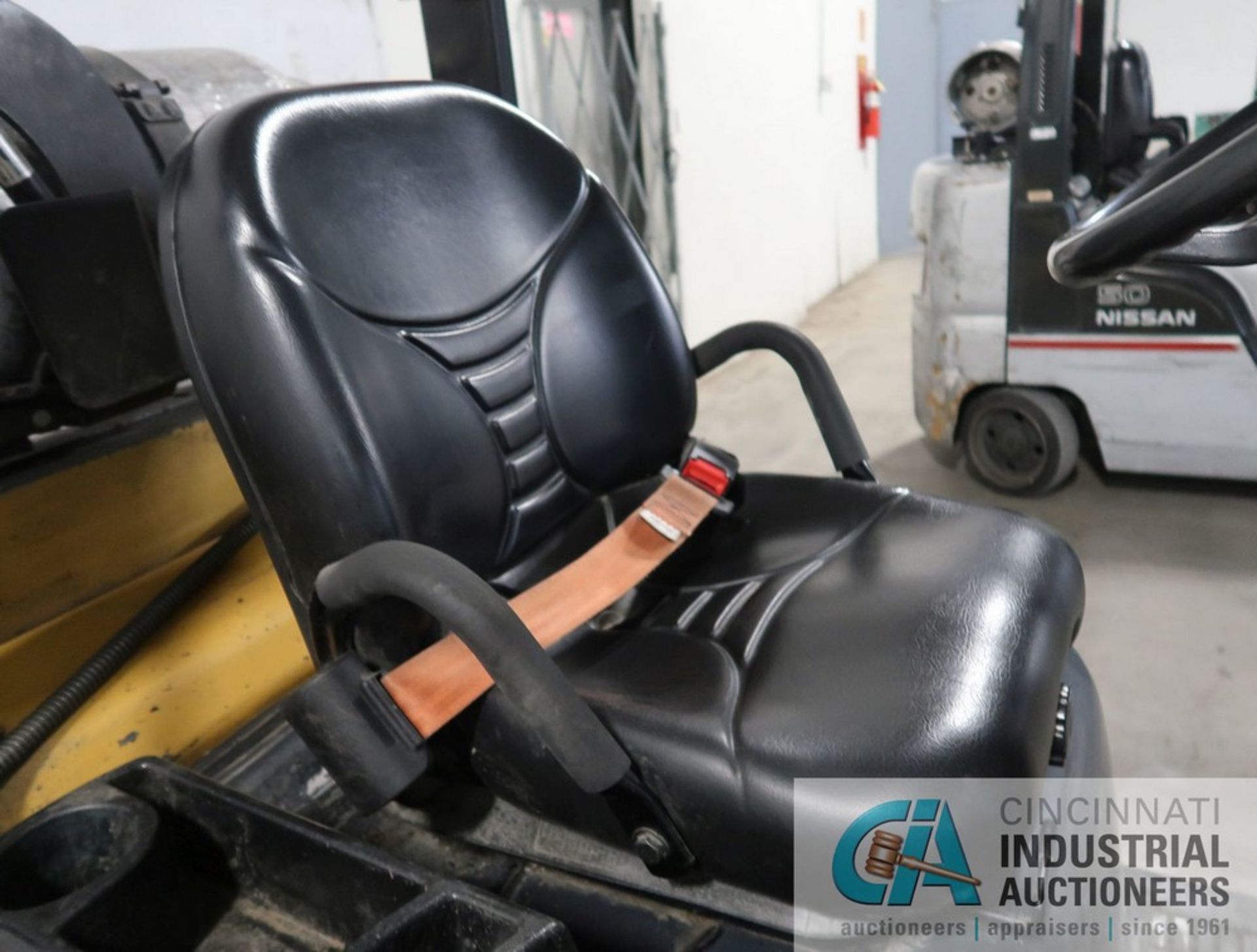 5,000 LB. CATERPILLAR MODEL 2C5000 LP GAS SOLID TIRE THREE STAGE MAST