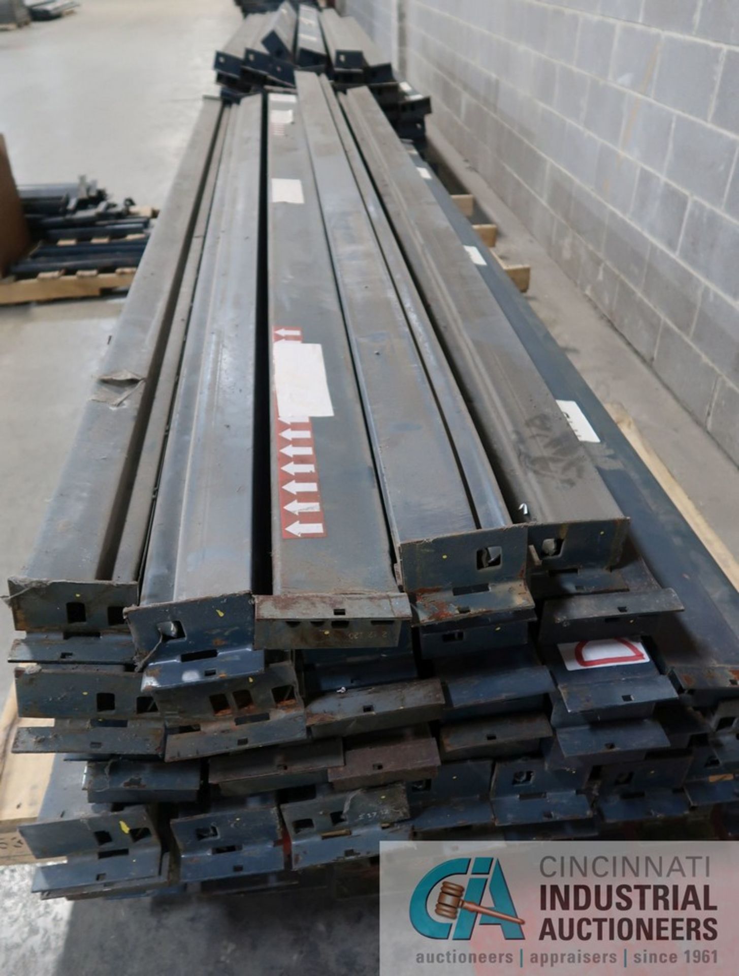 5" FACE X 124" LONG PALLET RACK STEP BEAMS WITH (1) SKID BRACES AND CLIPS - Image 7 of 14