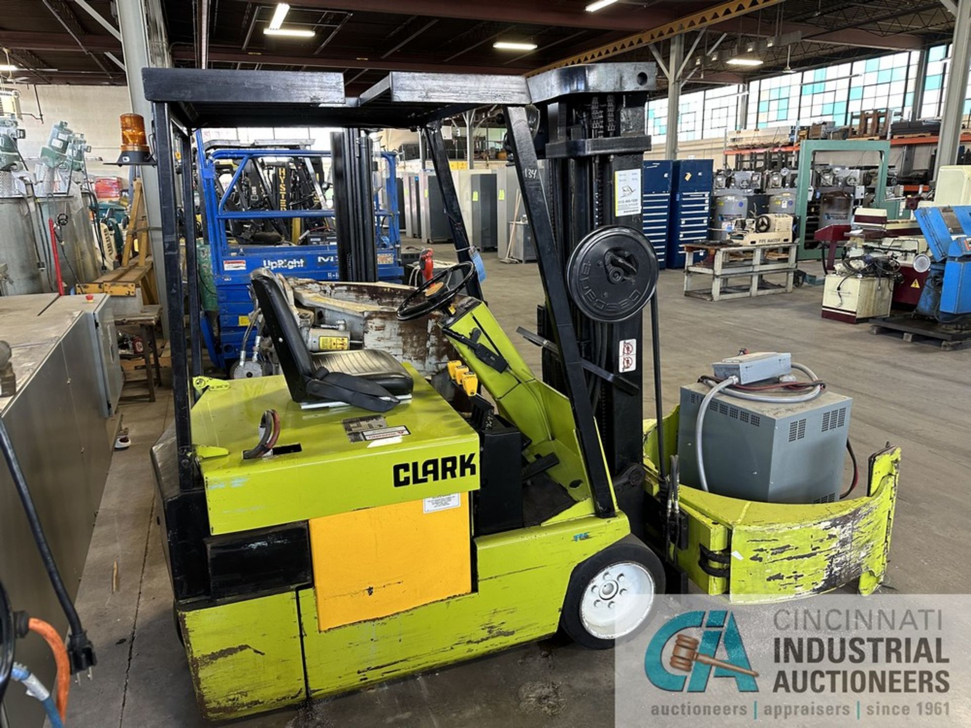 ****CLARK MODEL TM20 3-WHEEL SIT-DOWN ELECTRIC FORKLIFT; S/N 6625FA, 188" 3-STAGE MAST, 36 VOLT CHA - Image 4 of 12
