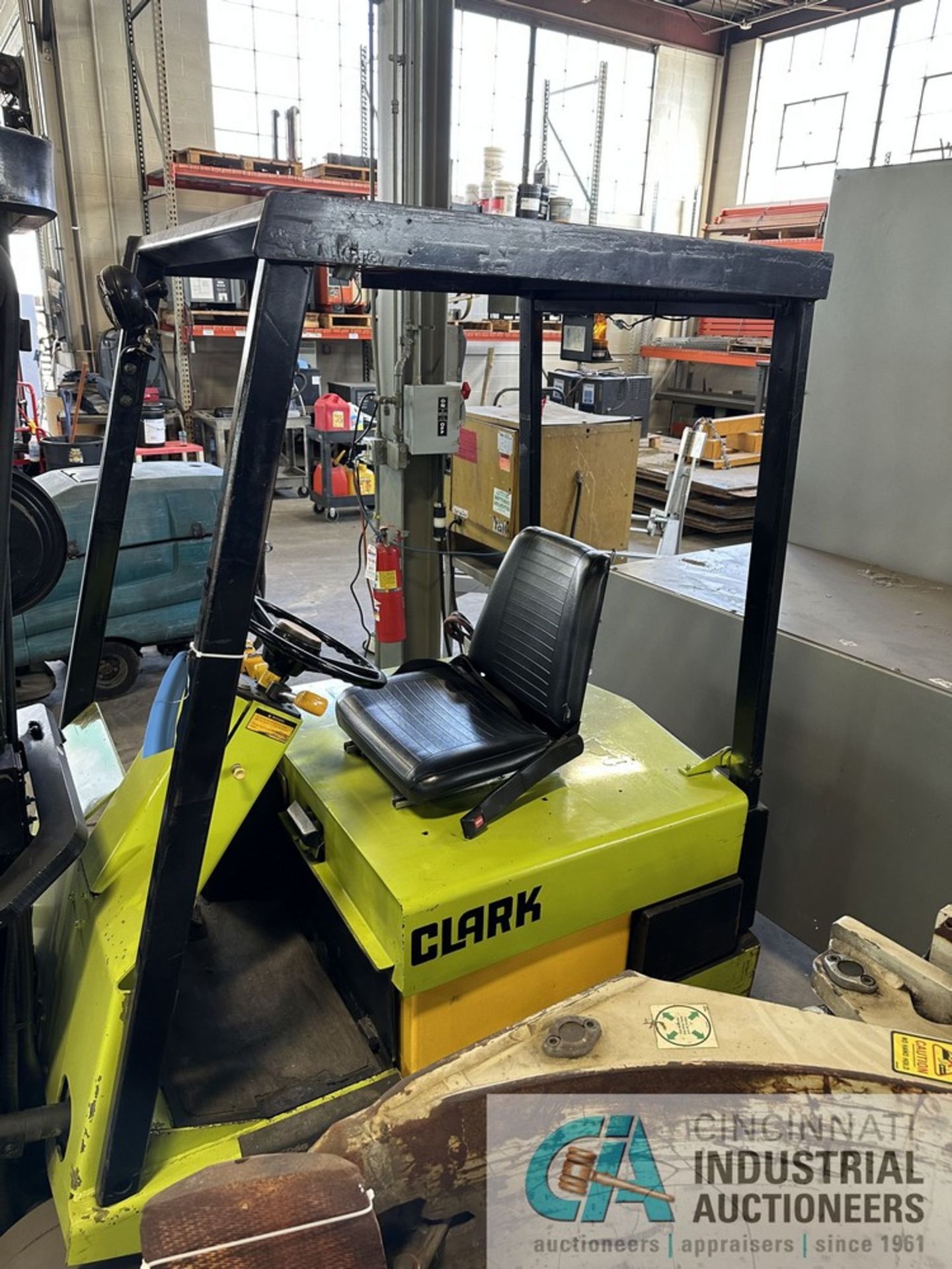 ****CLARK MODEL TM20 3-WHEEL SIT-DOWN ELECTRIC FORKLIFT; S/N 6625FA, 188" 3-STAGE MAST, 36 VOLT CHA - Image 7 of 12
