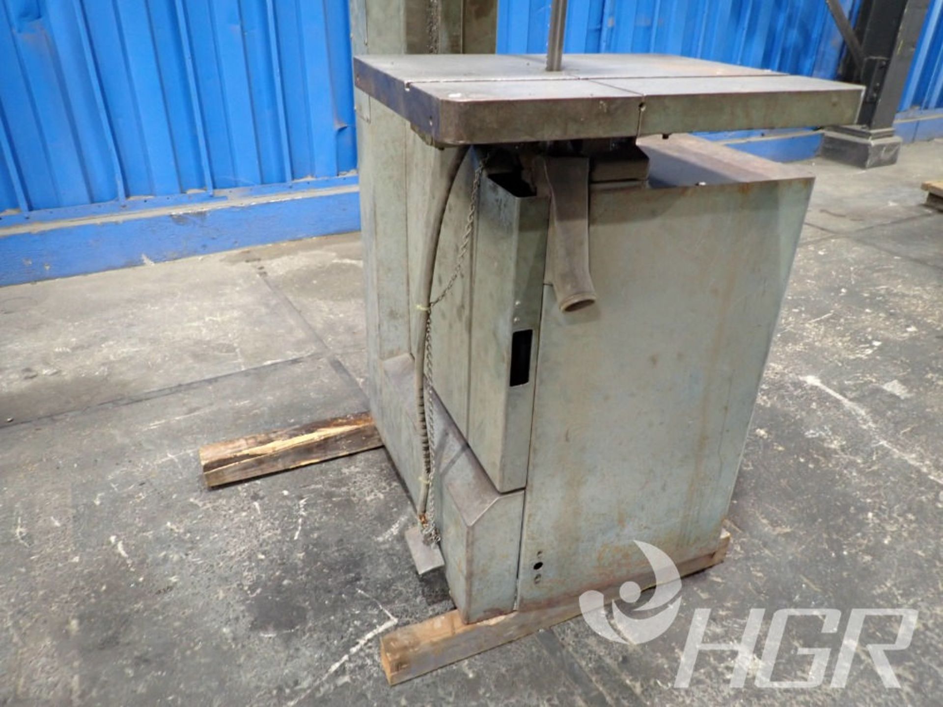 DELTA VERTICAL BAND SAW , Model 28-654, Date: n/a; s/n 88FA2262, Approx. Capacity: 20X8, Power: 3/ - Image 3 of 8