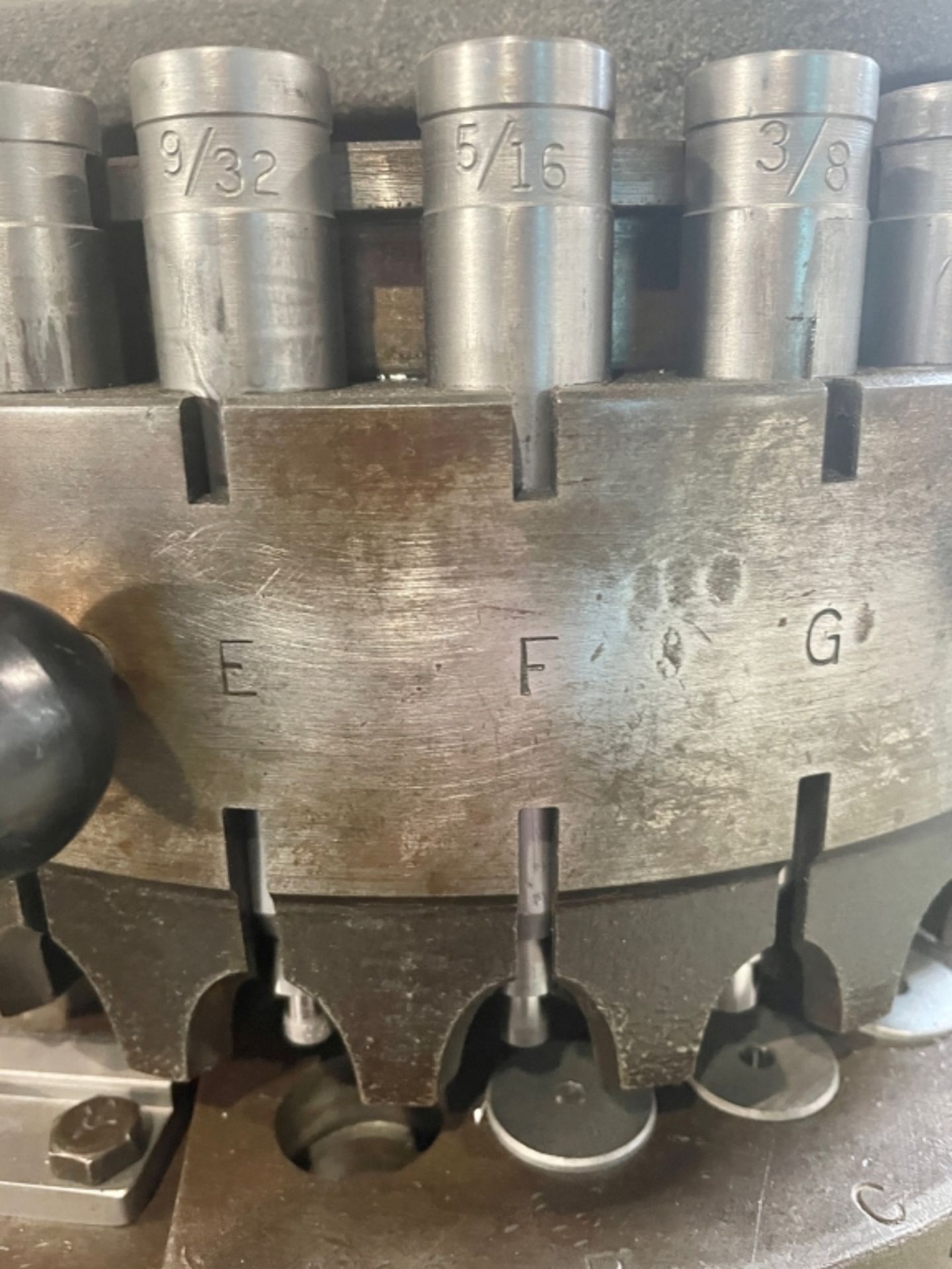 ROTEX 18GA- 17 MANUAL TURRET PUNCH MOD: 18A, SN: 14098 ** LOCATED IN VAUDREUIL QC ** - Image 3 of 4