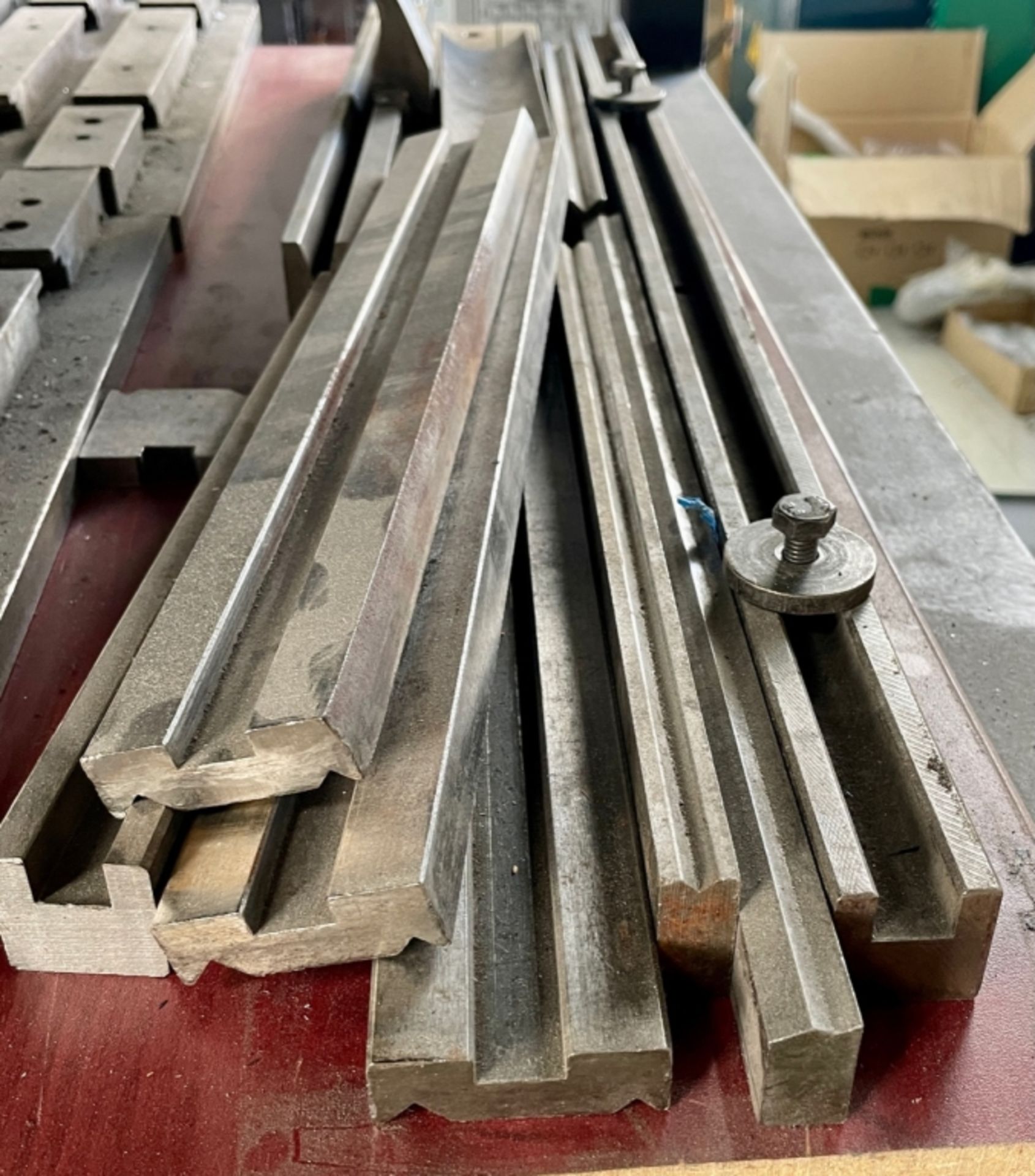 LOT OF DIES VARIOUS LENGTHS ** LOCATED IN VAUDREUIL QC **