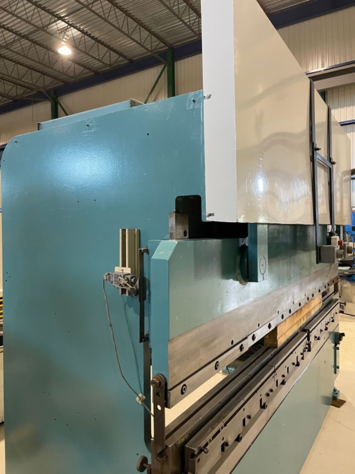 ALLSTEEL 70 TON X 10' CNC PRESS BRAKE MOD: 70-10, SN: 412, MAGNETIC GAUGE, 550V 3PH ** LOCATED IN - Image 4 of 10