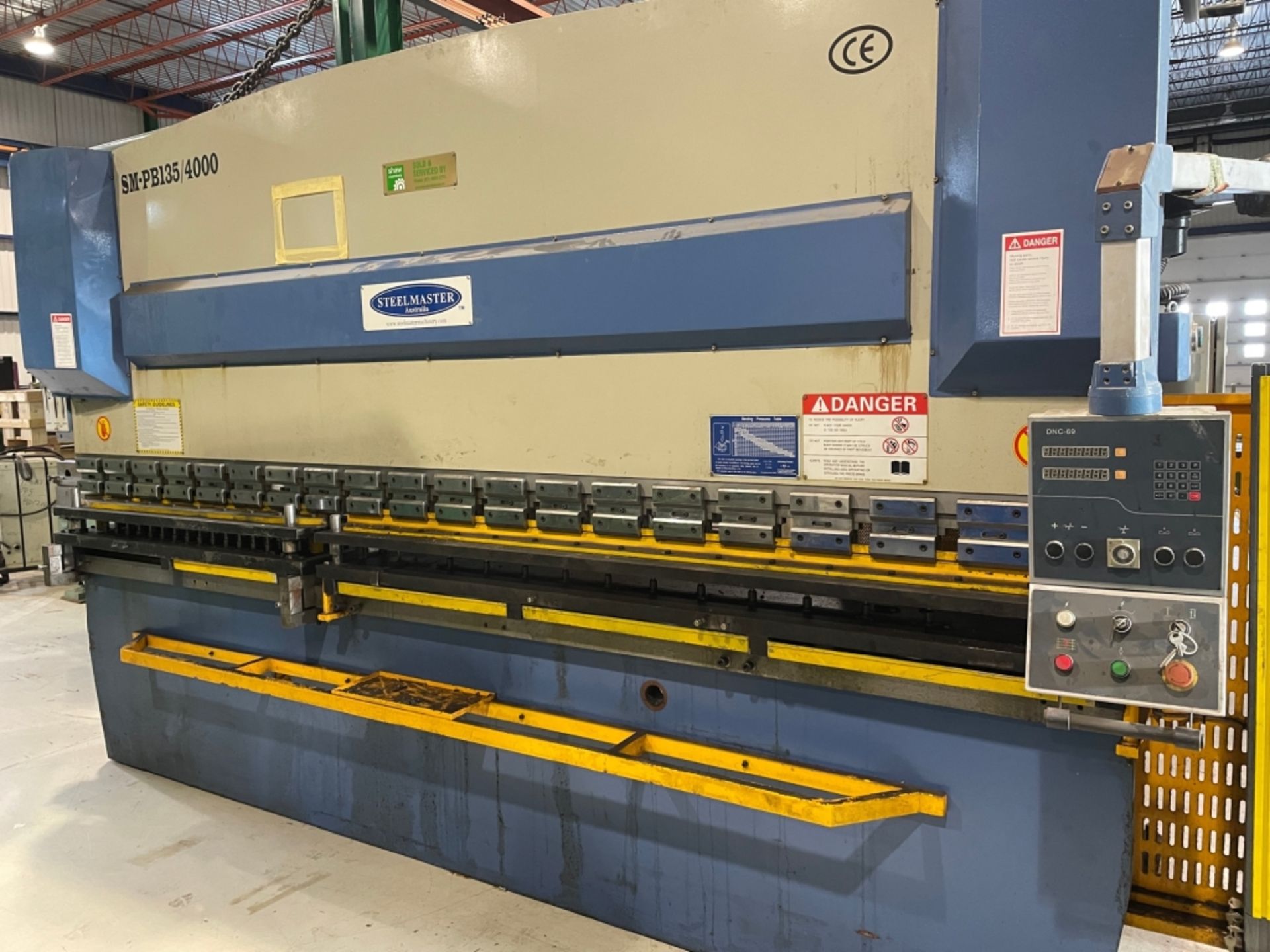 (2009) STEELMASTER 135 TON X 13' PRESS BRAKE MOD: SM-PB 135 / 4000, DNC-69 CONTROL, SN: 967465, 415V