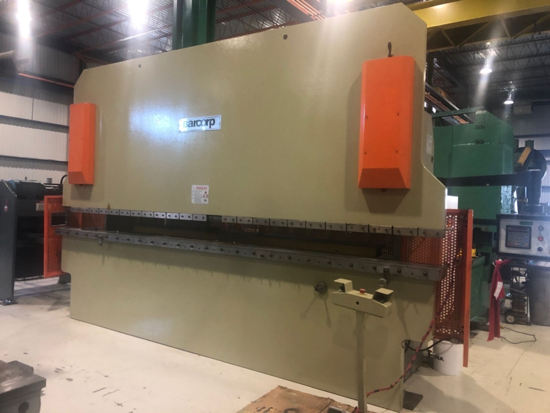 (2007) BARCORP 176 TON X 16' HYDRAULIC PRESS BRAKE MOD: 160/5000, PROGRAMMABLE BACKGAUGE, SAFETY - Image 4 of 10